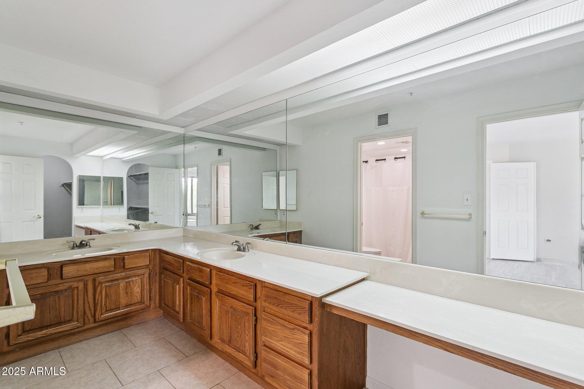 4200 N MILLER Road, 220