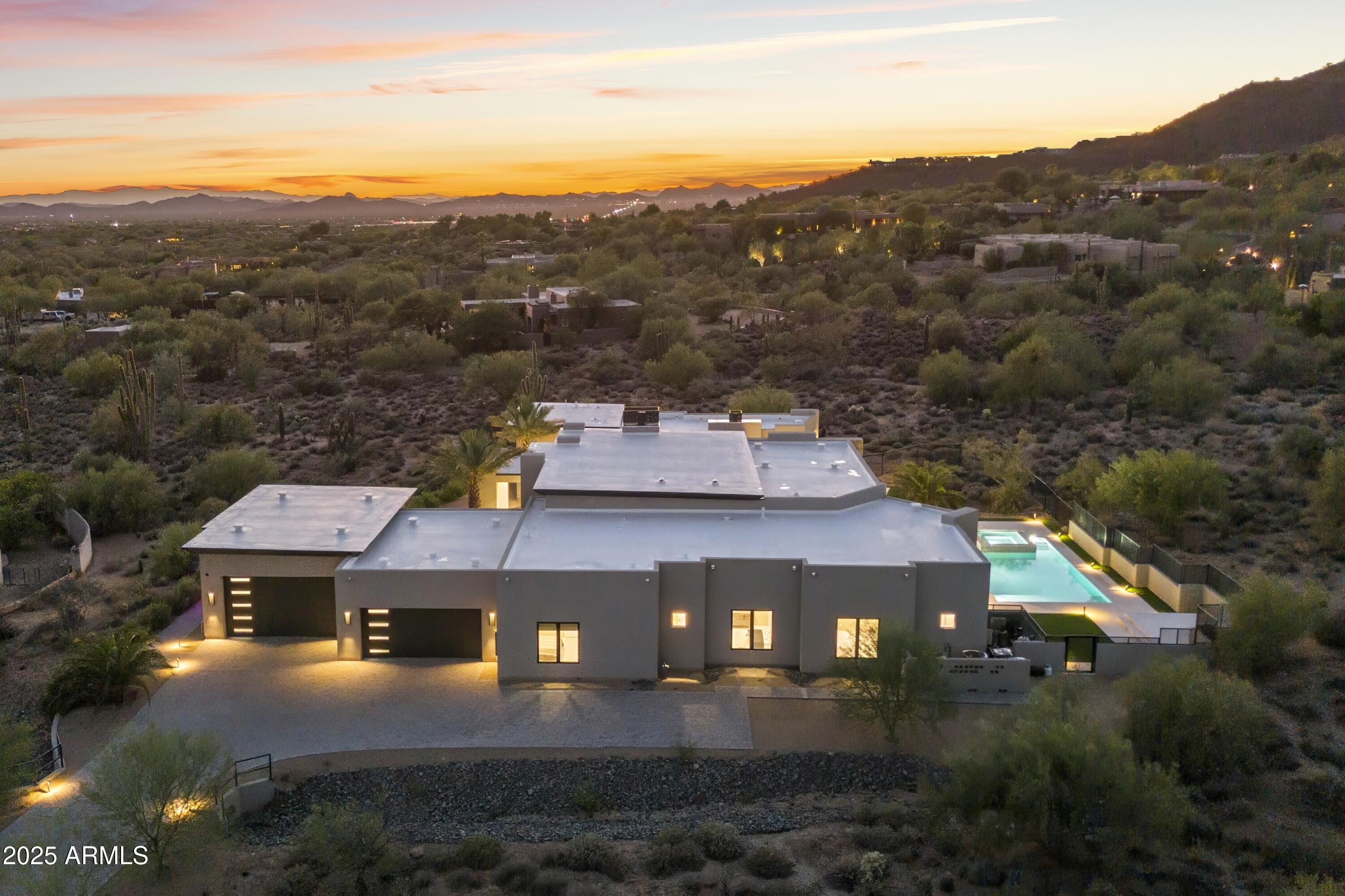 6816 E Stagecoach Pass