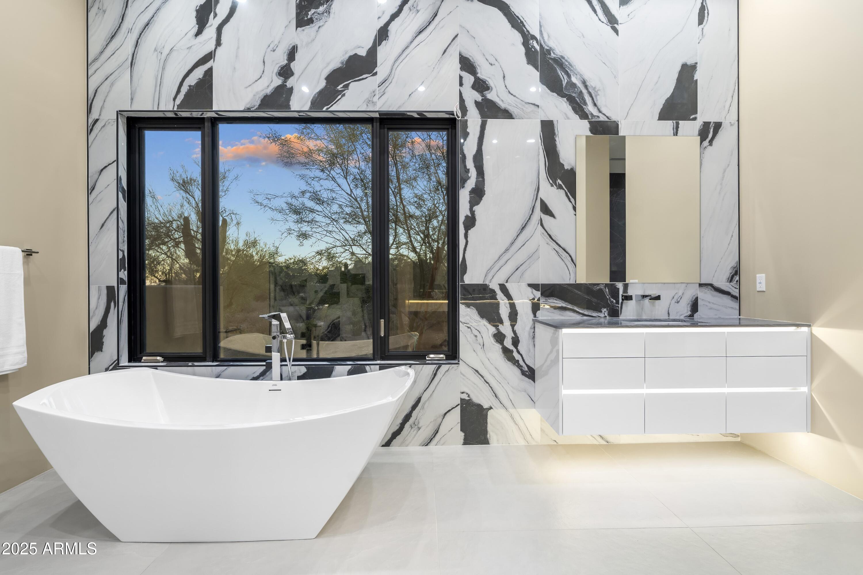 6816 E Stagecoach Pass