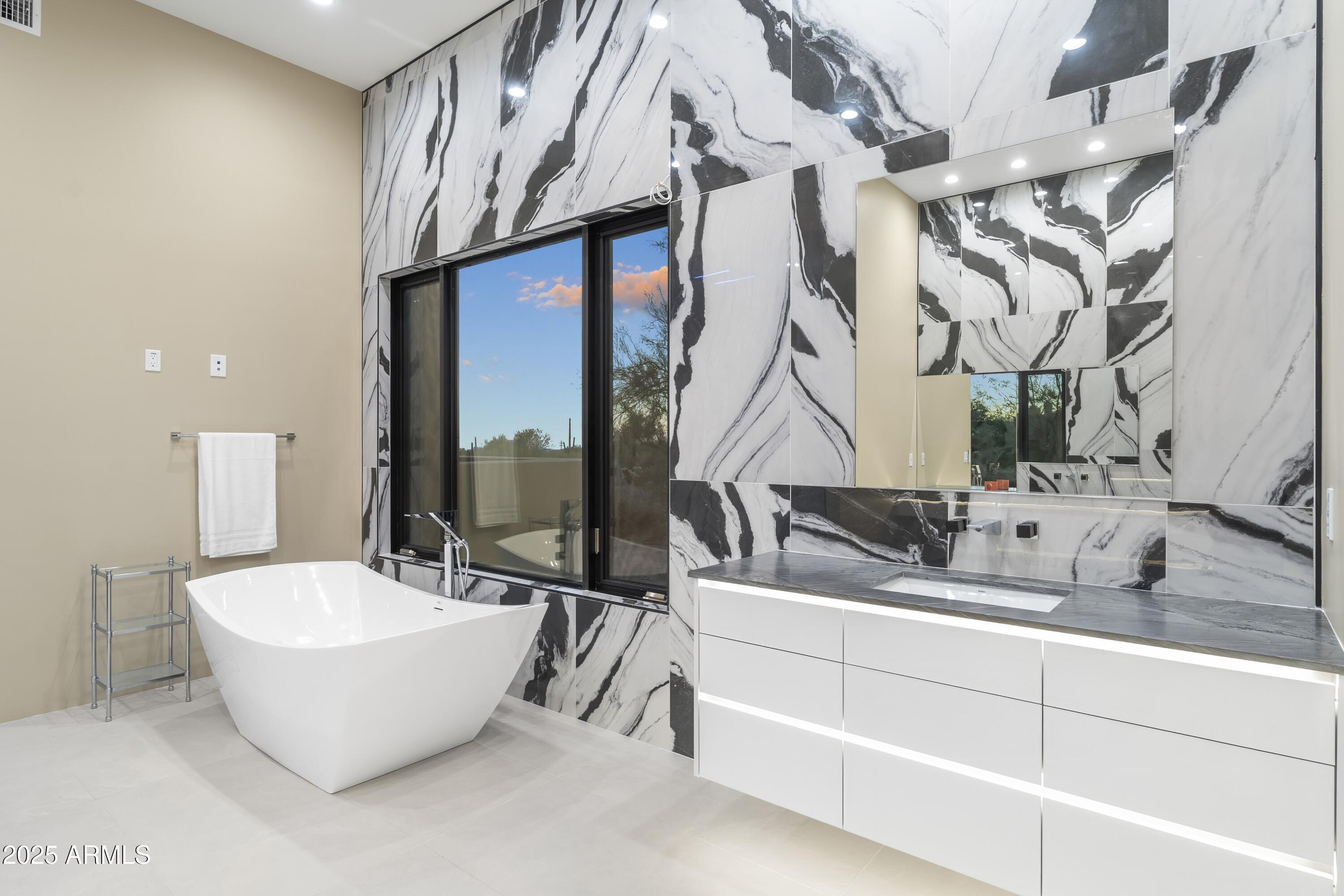 6816 E Stagecoach Pass