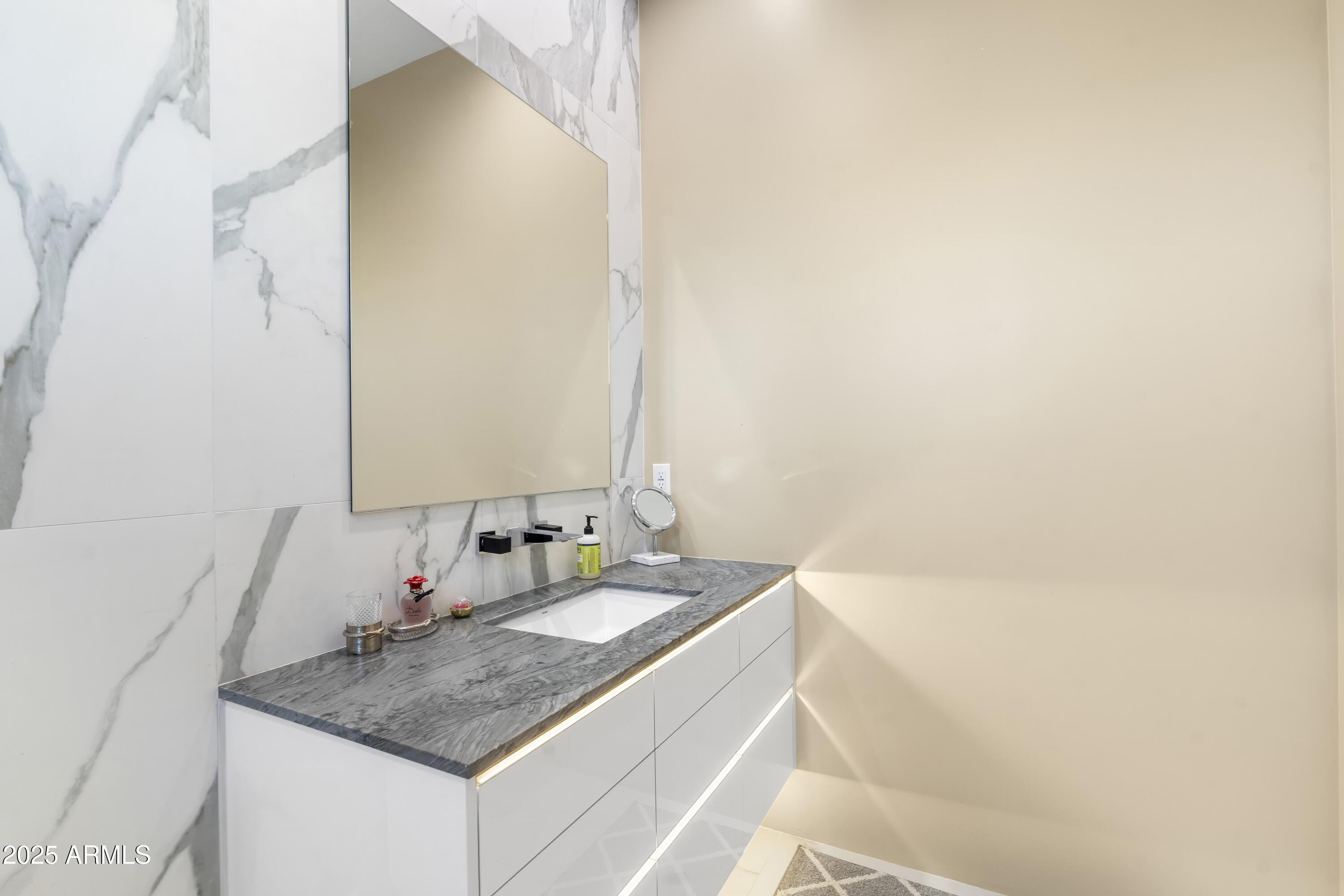 6816 E Stagecoach Pass