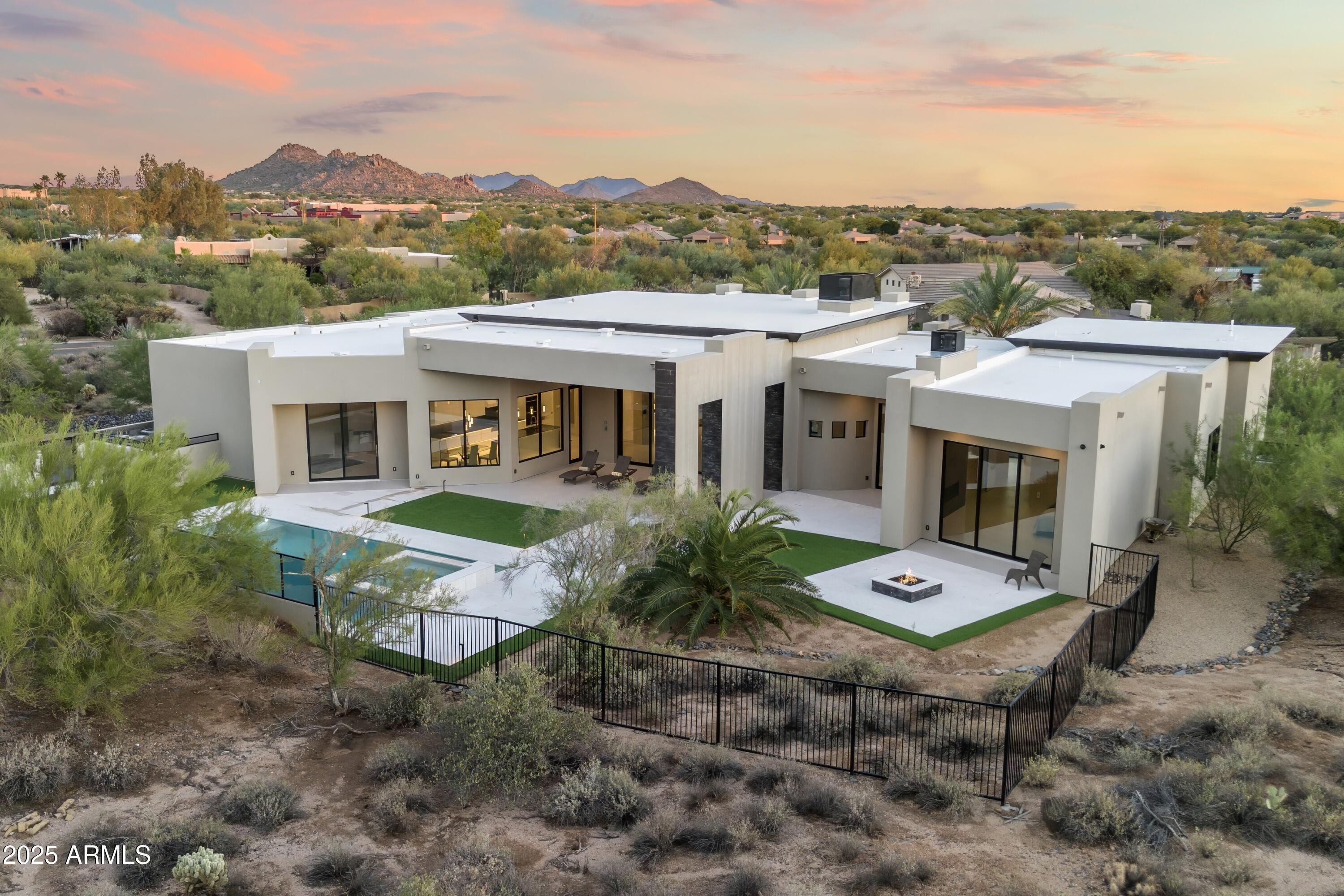 6816 E Stagecoach Pass