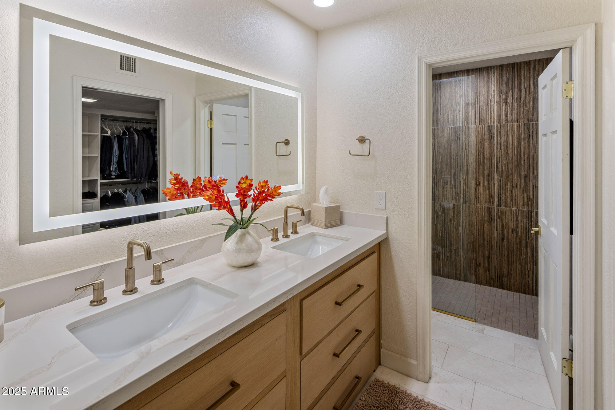 8083 E Via Del Valle