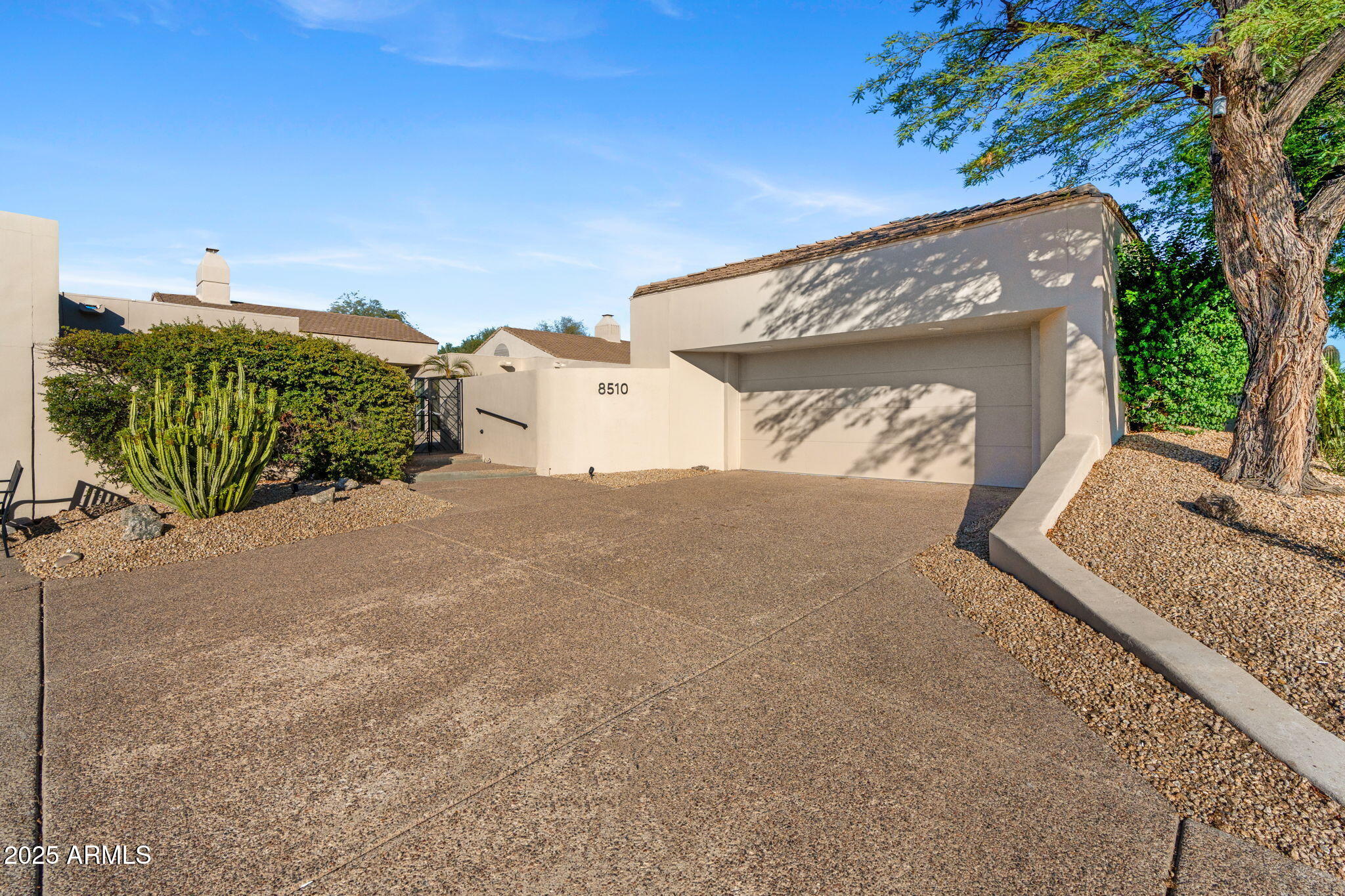 8510 E VISTA BONITA Drive