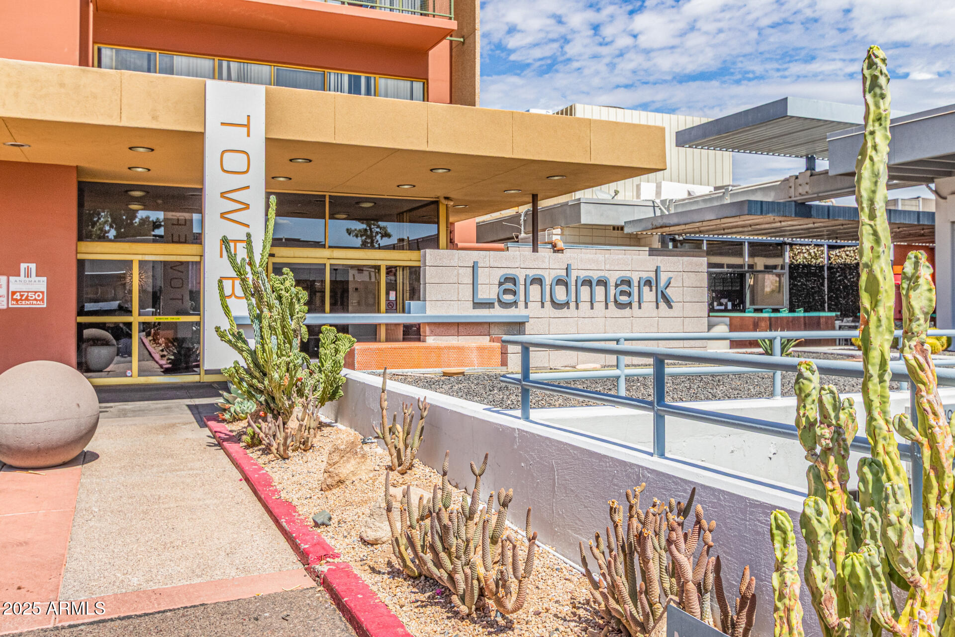 4750 N CENTRAL Avenue, 7B