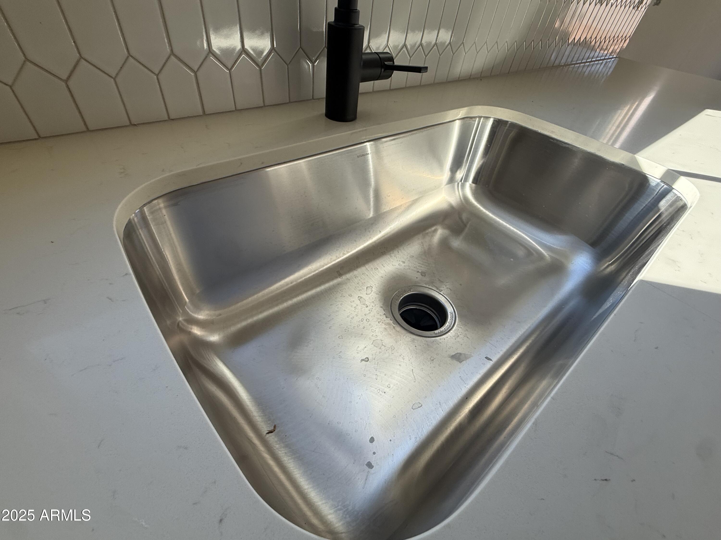 9620 W TAMARISK Avenue