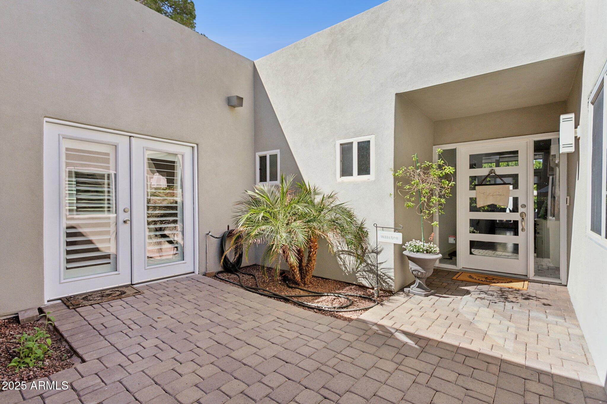 216 W Winged Foot Road