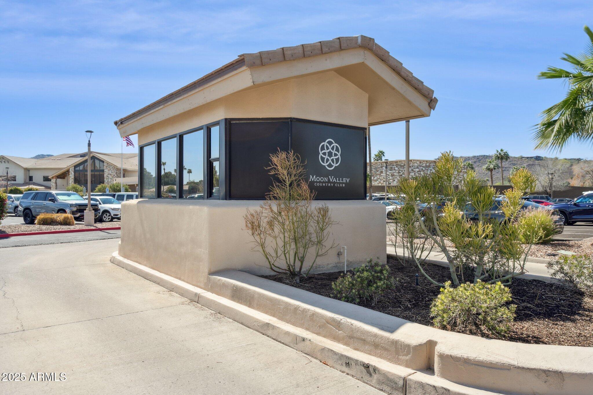 216 W Winged Foot Road