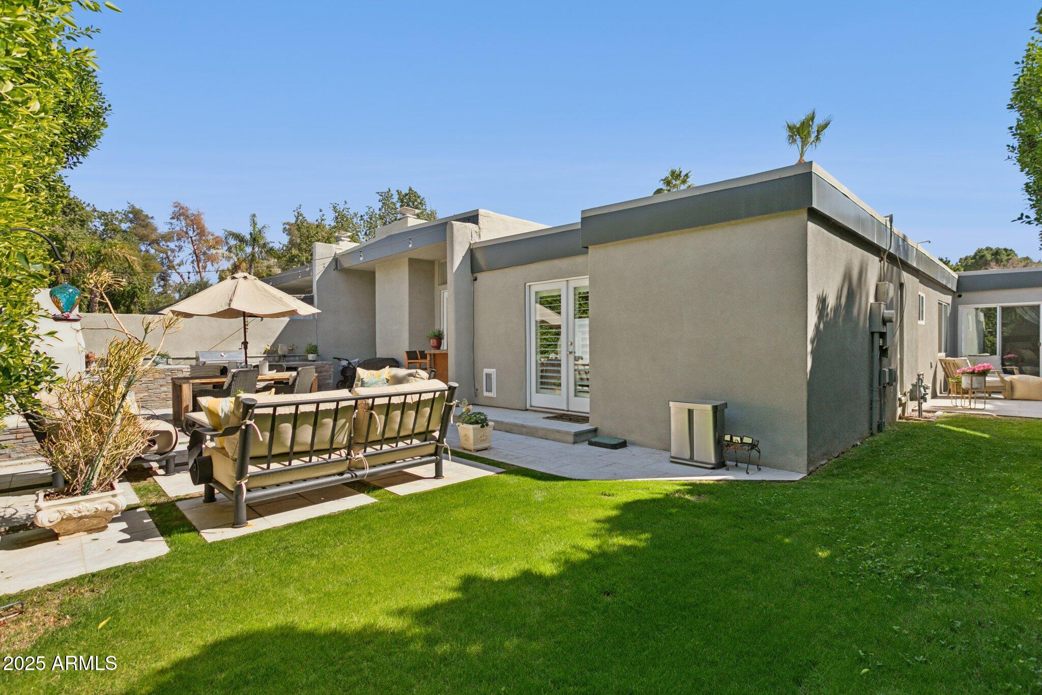 216 W Winged Foot Road