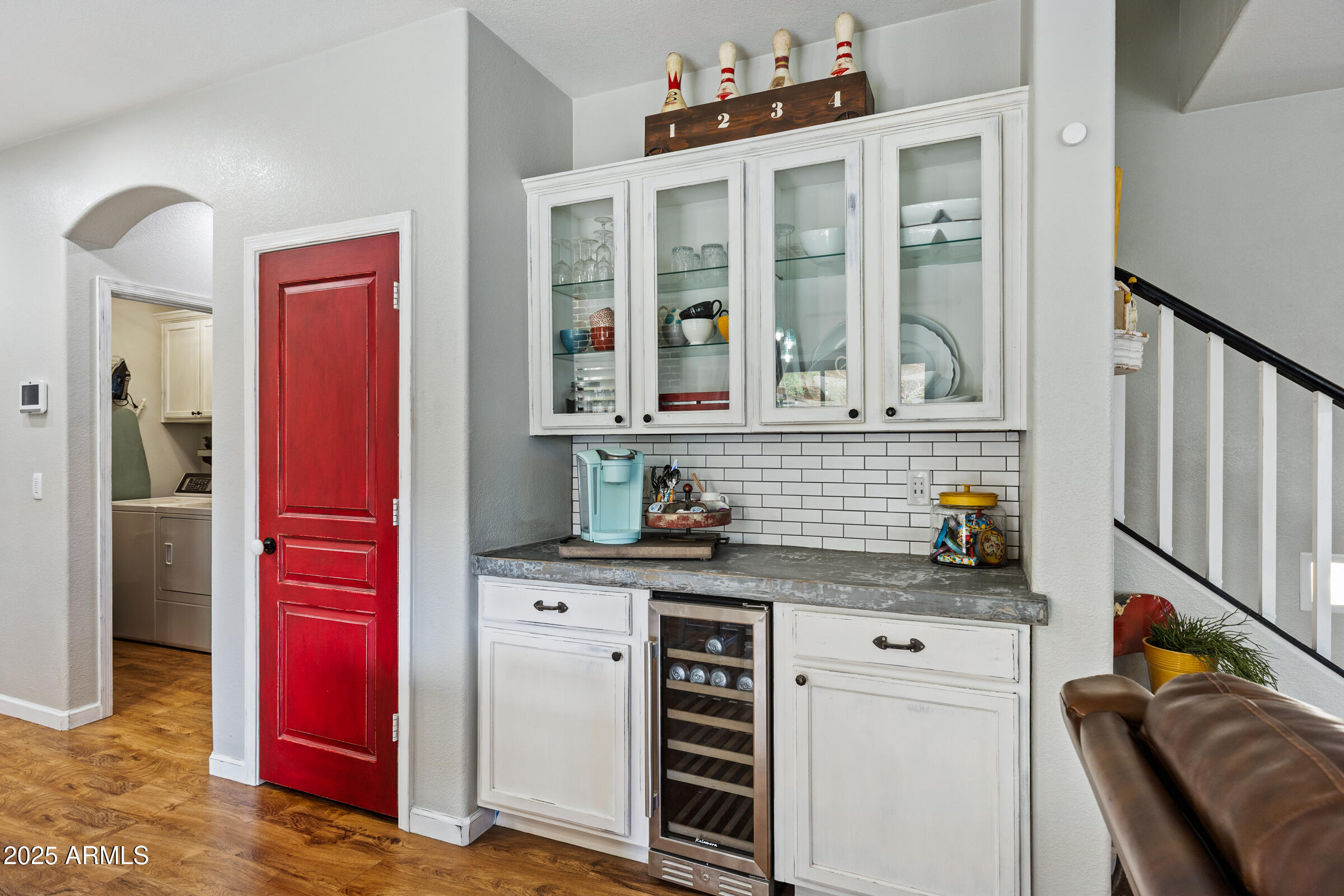 1523 E ELGIN Street