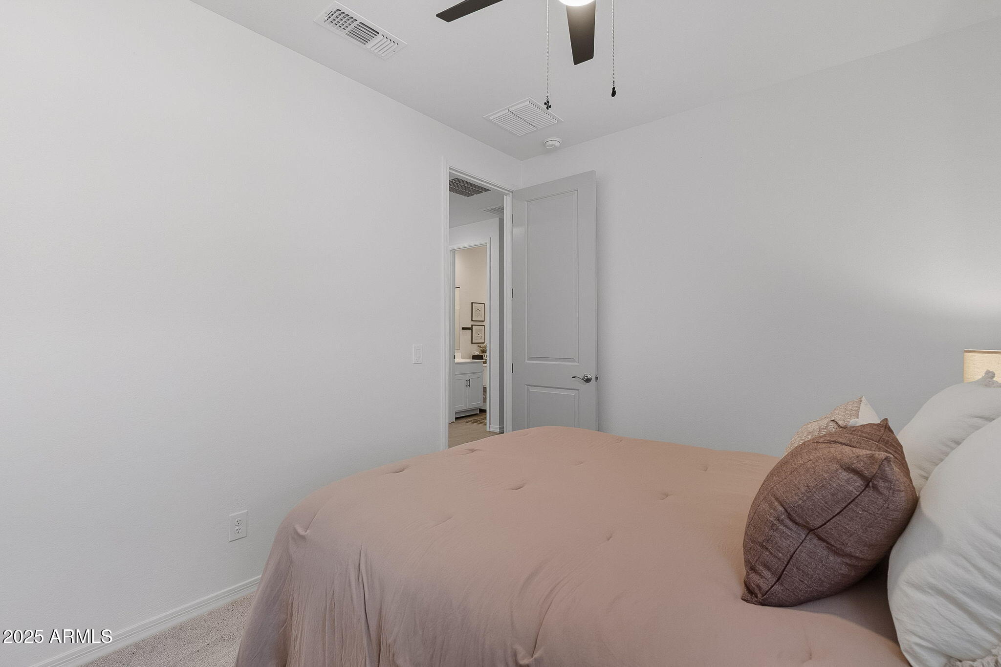 11449 E UNITY Avenue