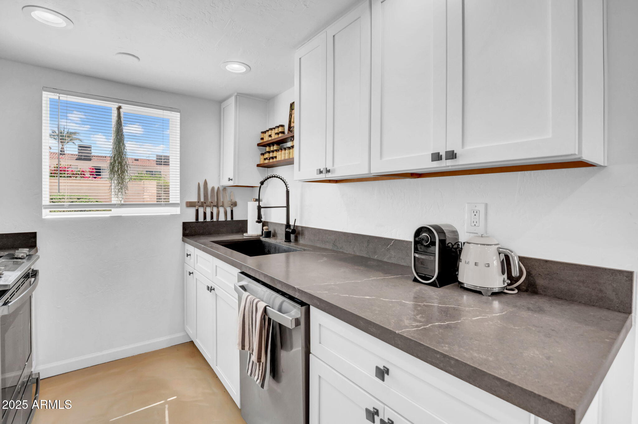 8510 N CENTRAL Avenue, 16