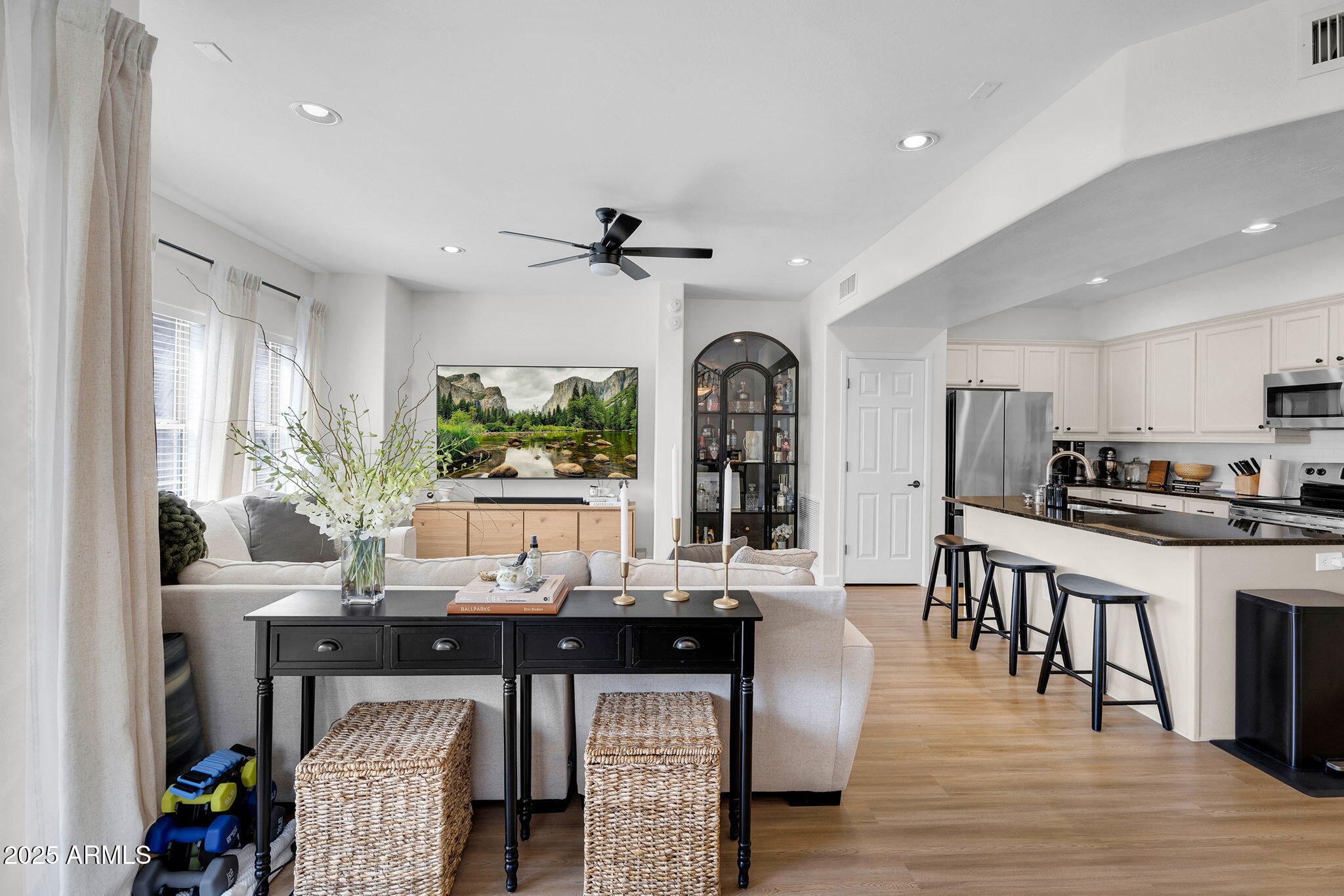 3935 E ROUGH RIDER Road, 1057