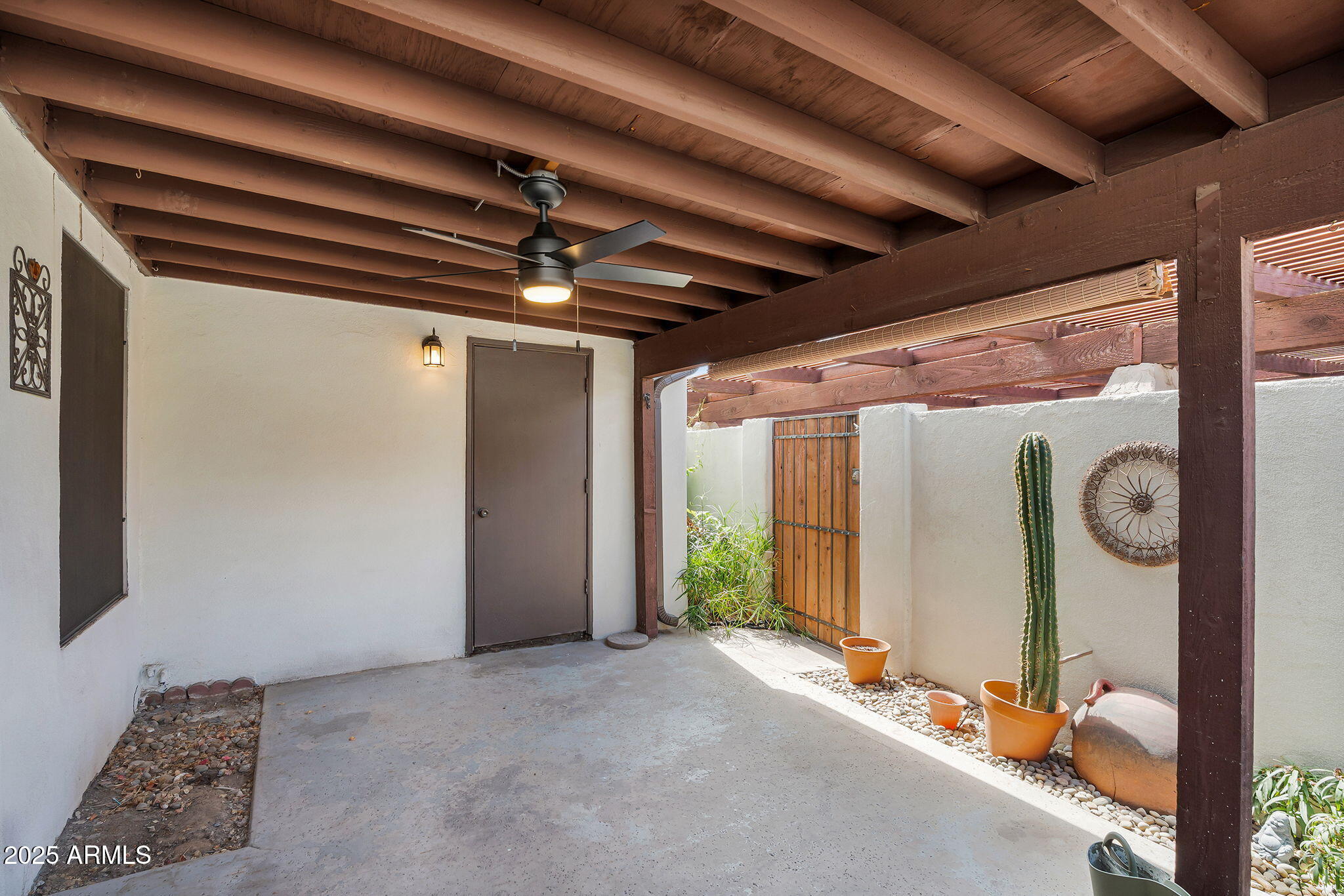 1138 E KALER Drive