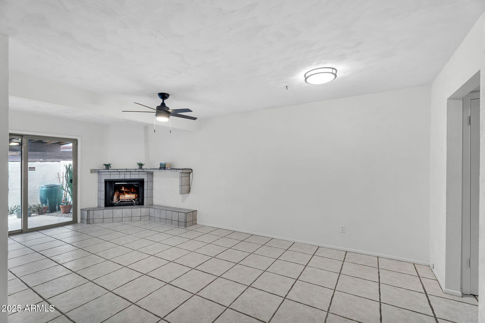 1138 E KALER Drive