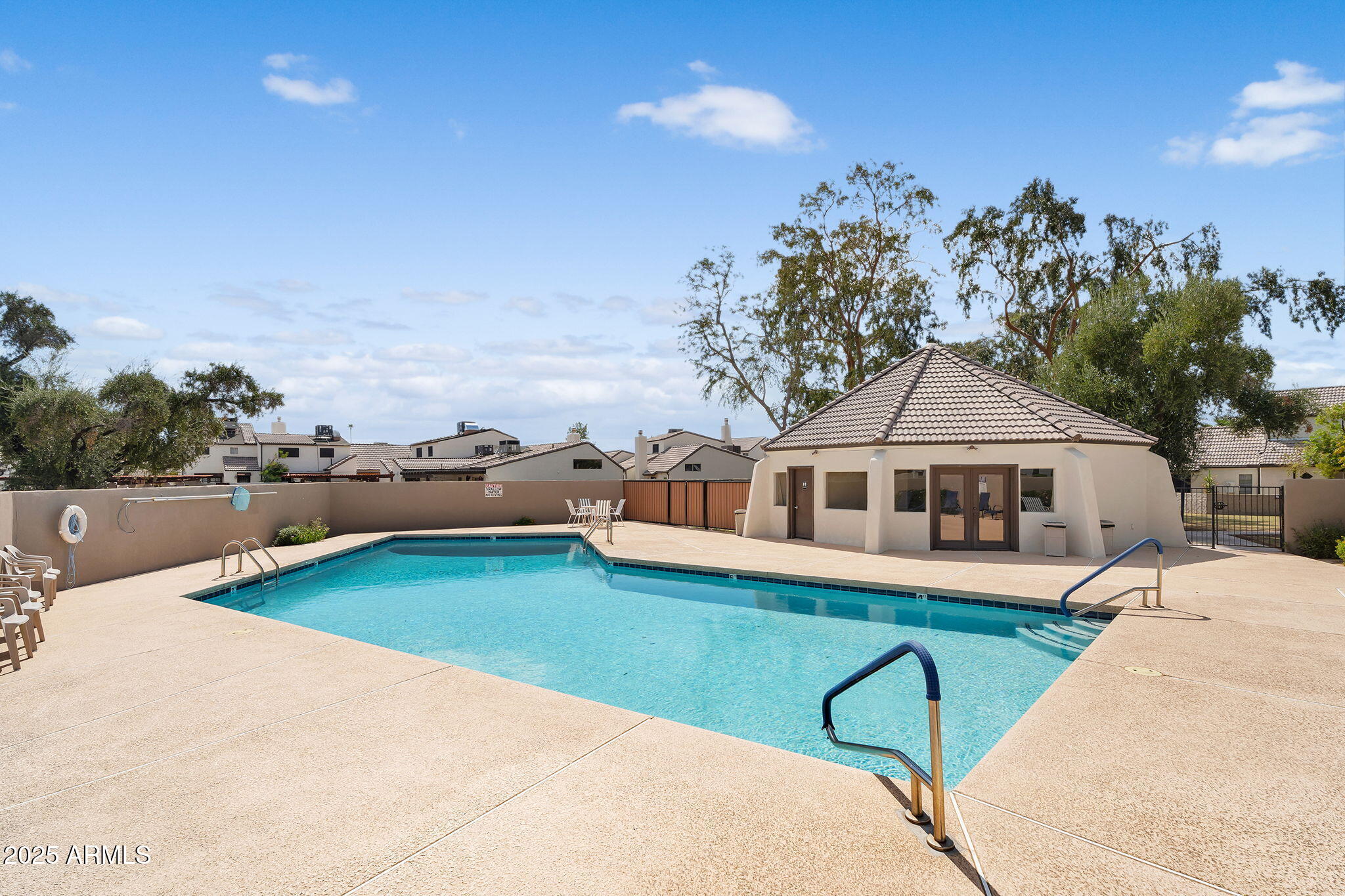 1138 E KALER Drive