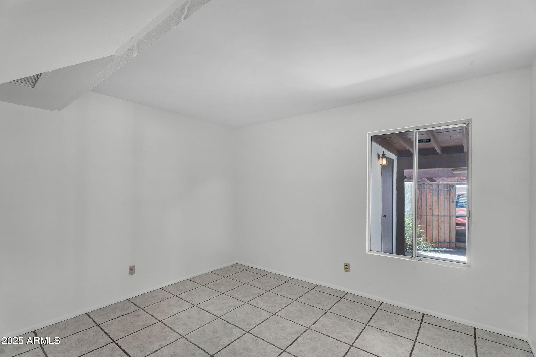 1138 E KALER Drive