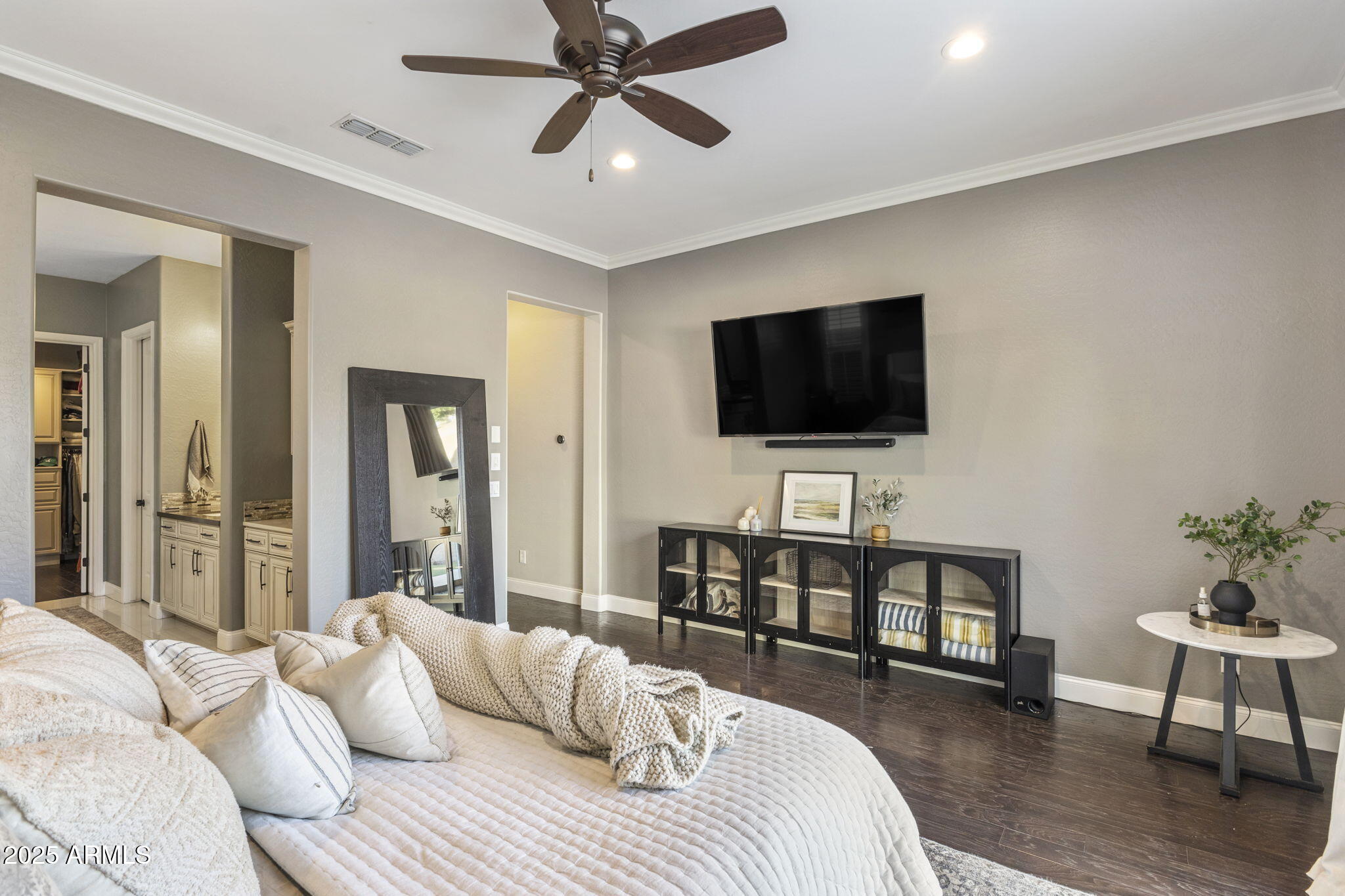 1130 E CLIFTON Court