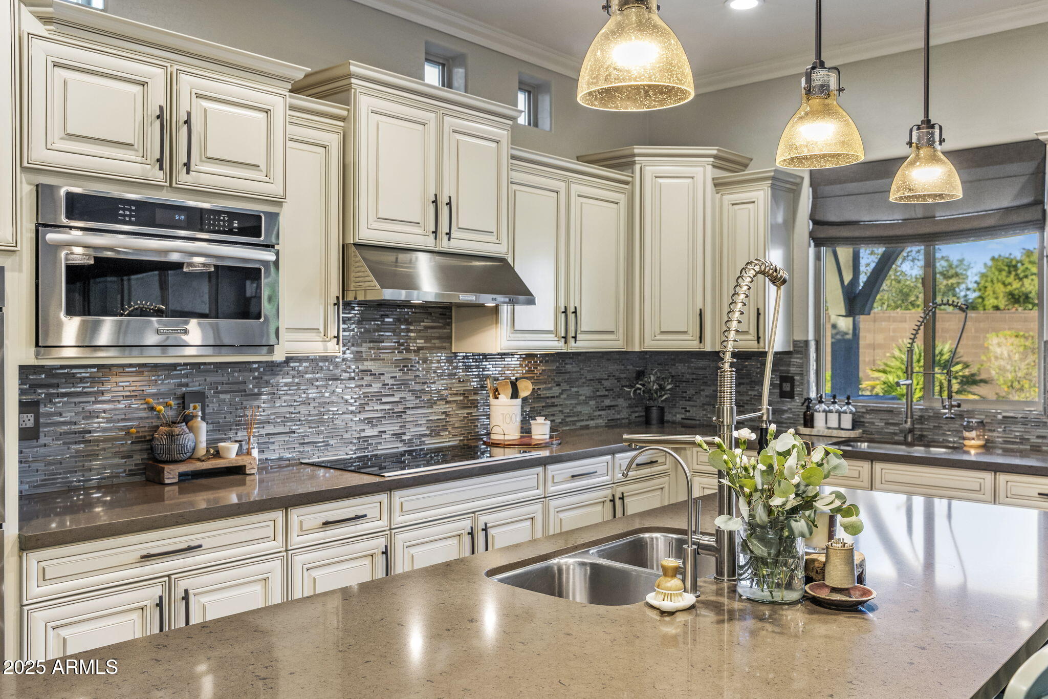 1130 E CLIFTON Court