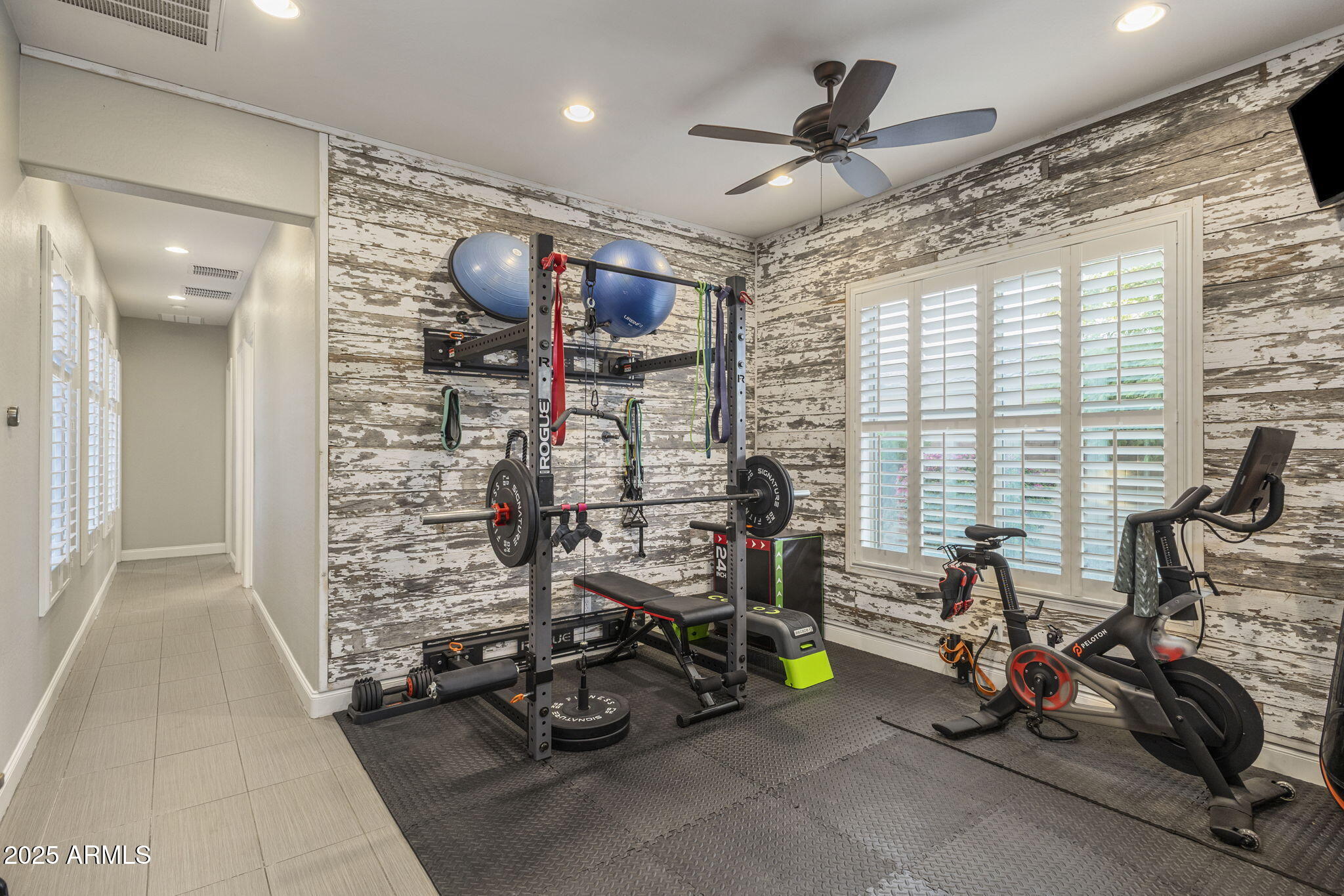 1130 E CLIFTON Court