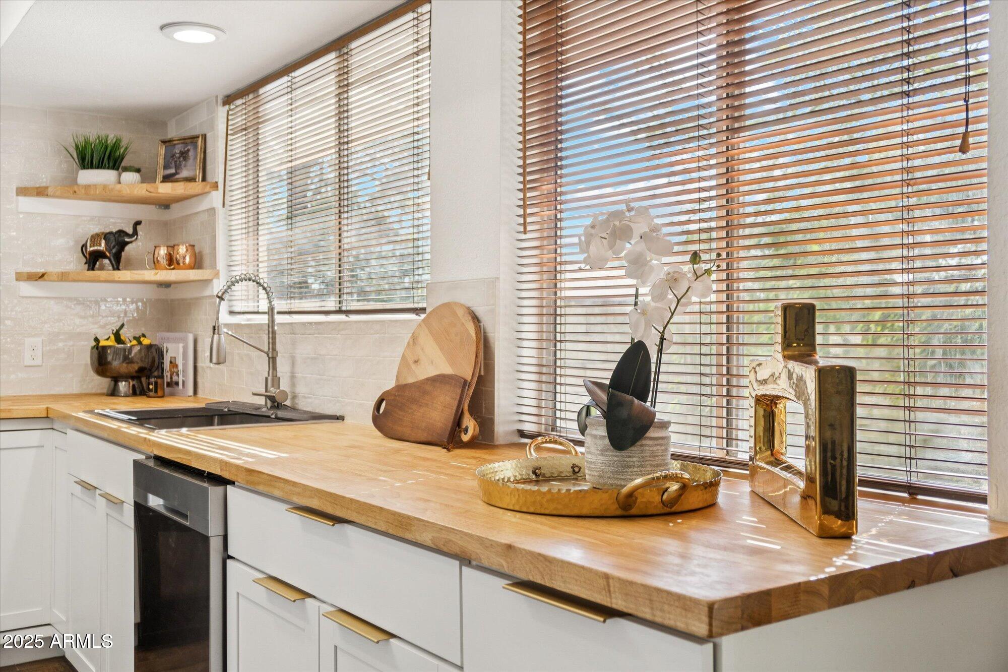 1836 S ROGERS Circle