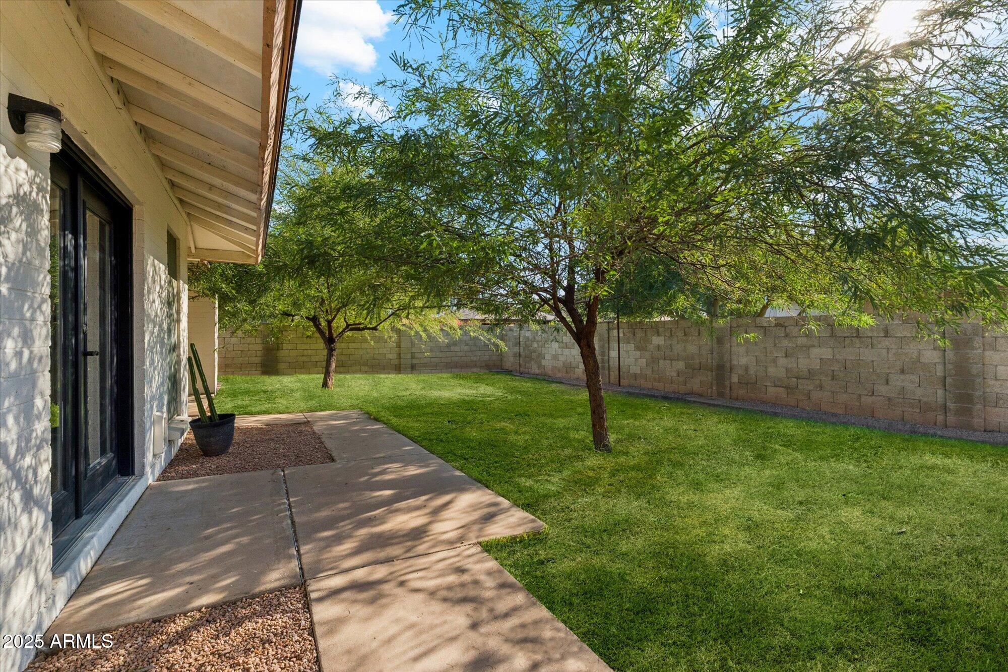 1836 S ROGERS Circle