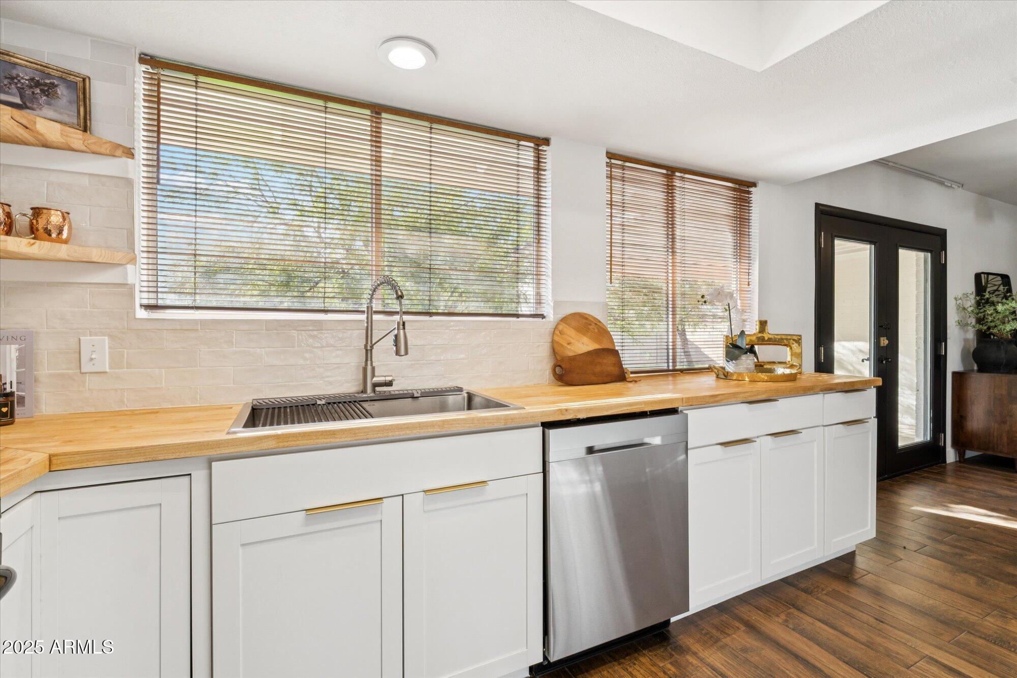 1836 S ROGERS Circle