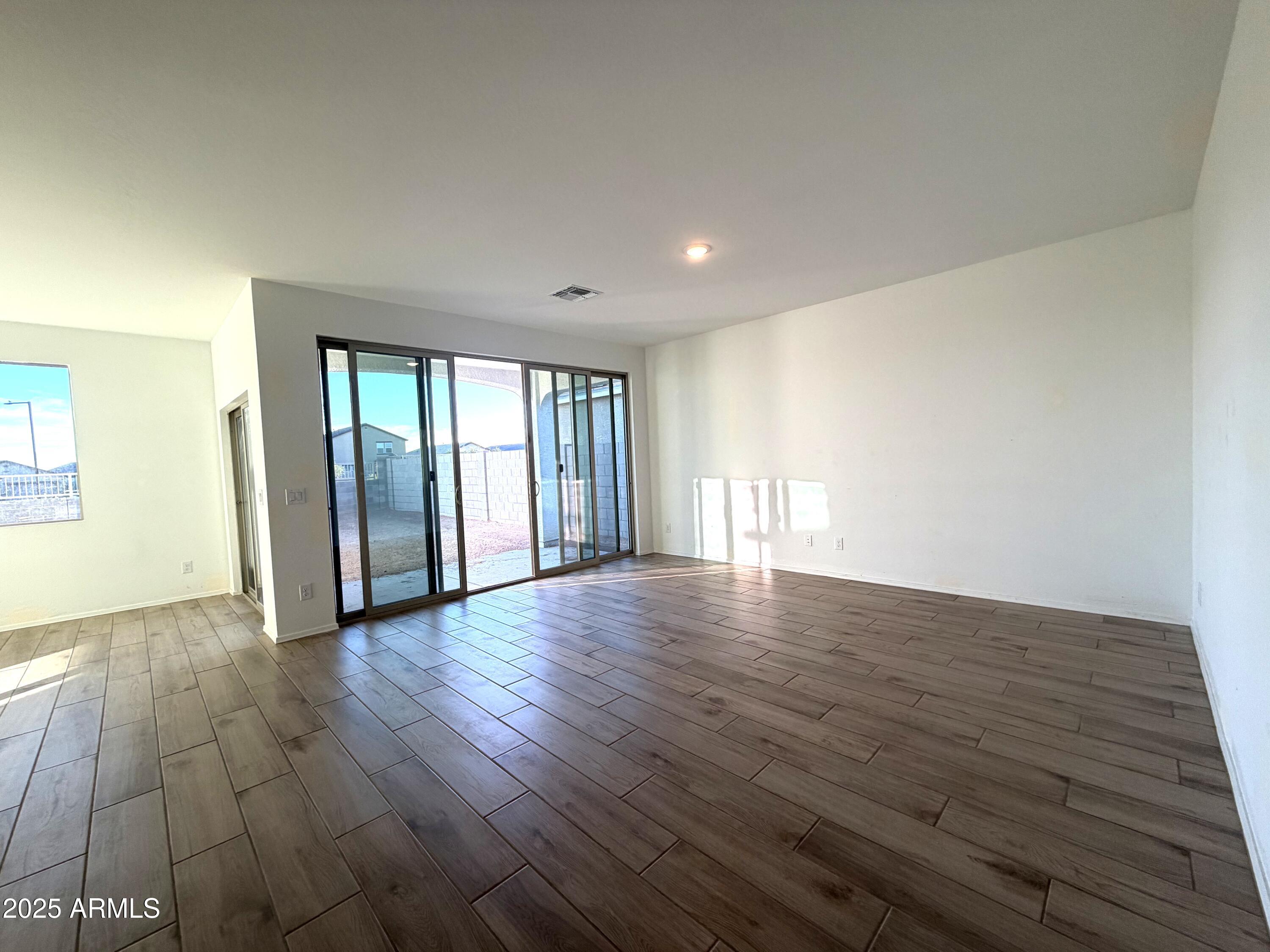 24207 W BOWKER Street