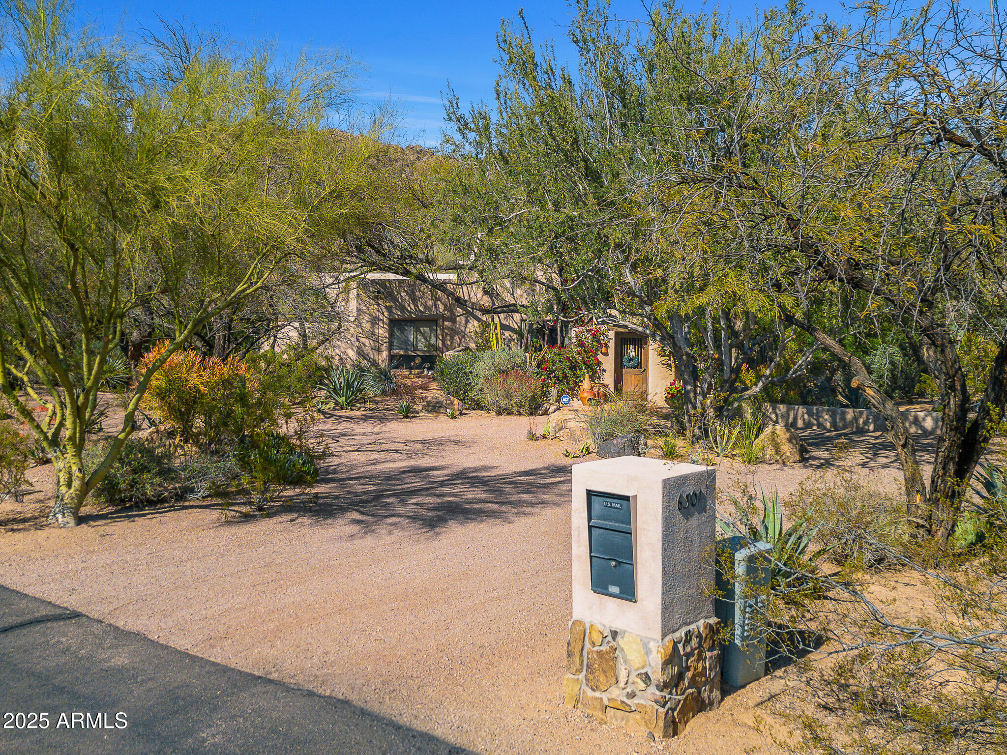 6301 N CAMELBACK MANOR Drive, 5