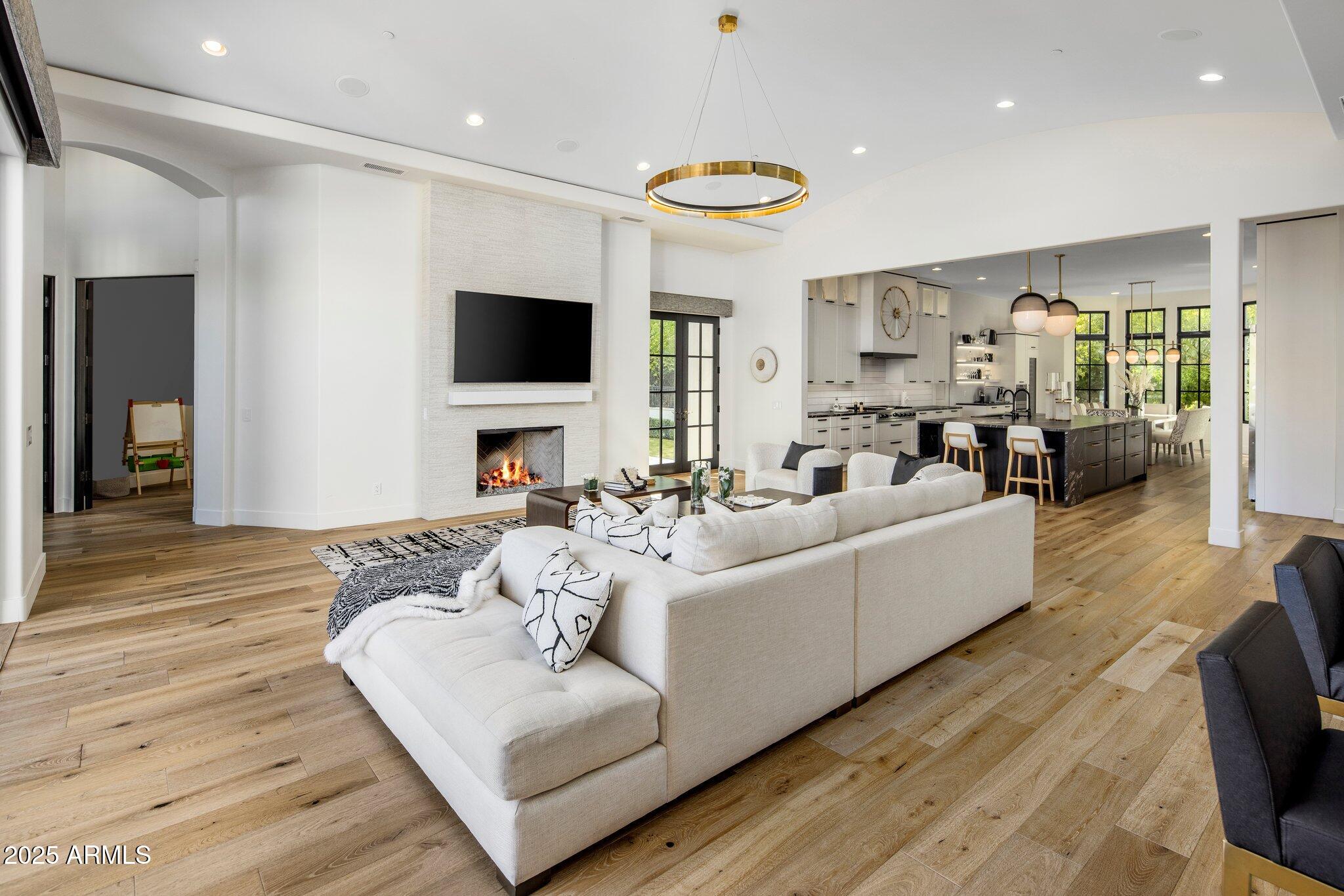 6650 N HILLSIDE Drive