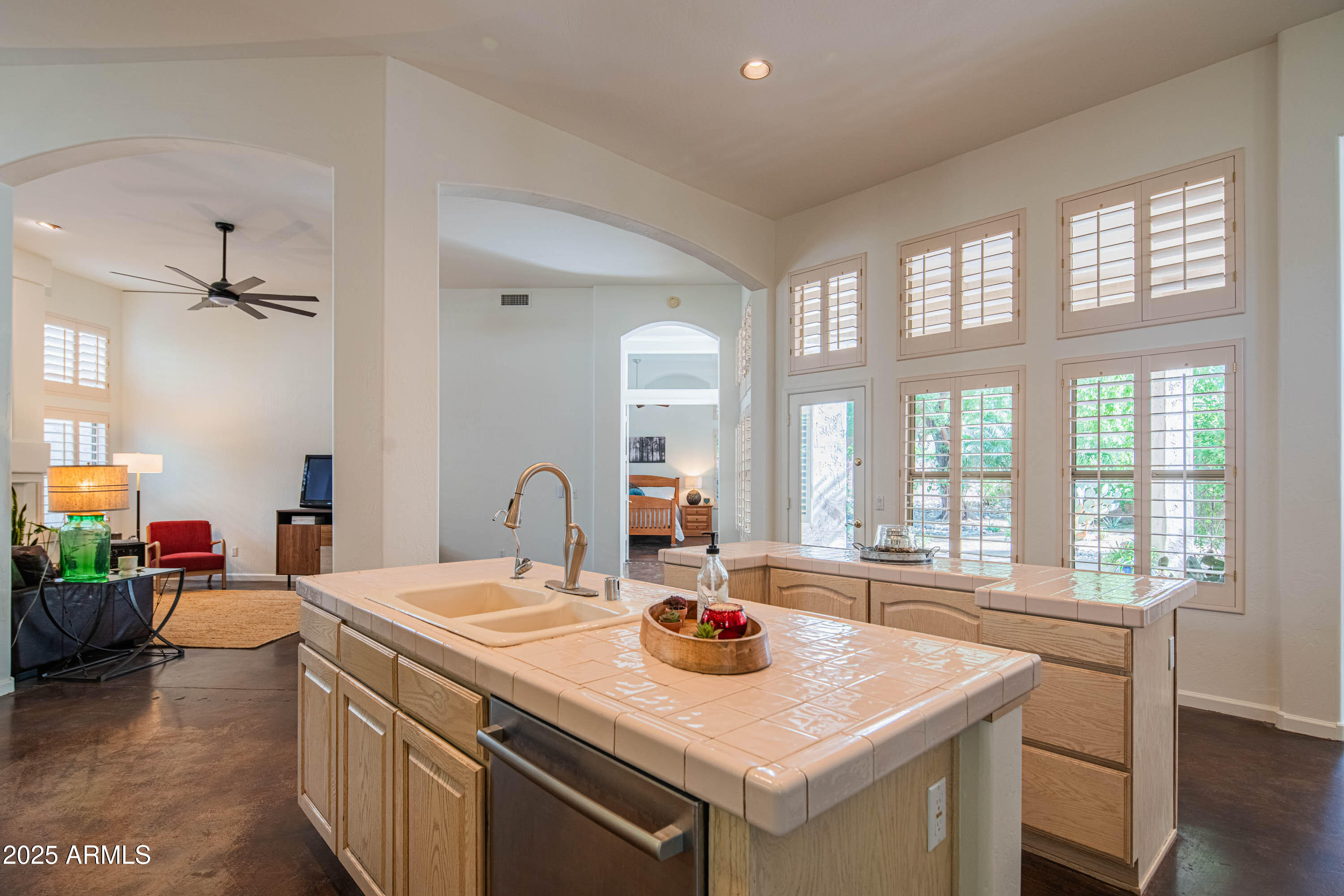 6034 E ANDERSON Drive