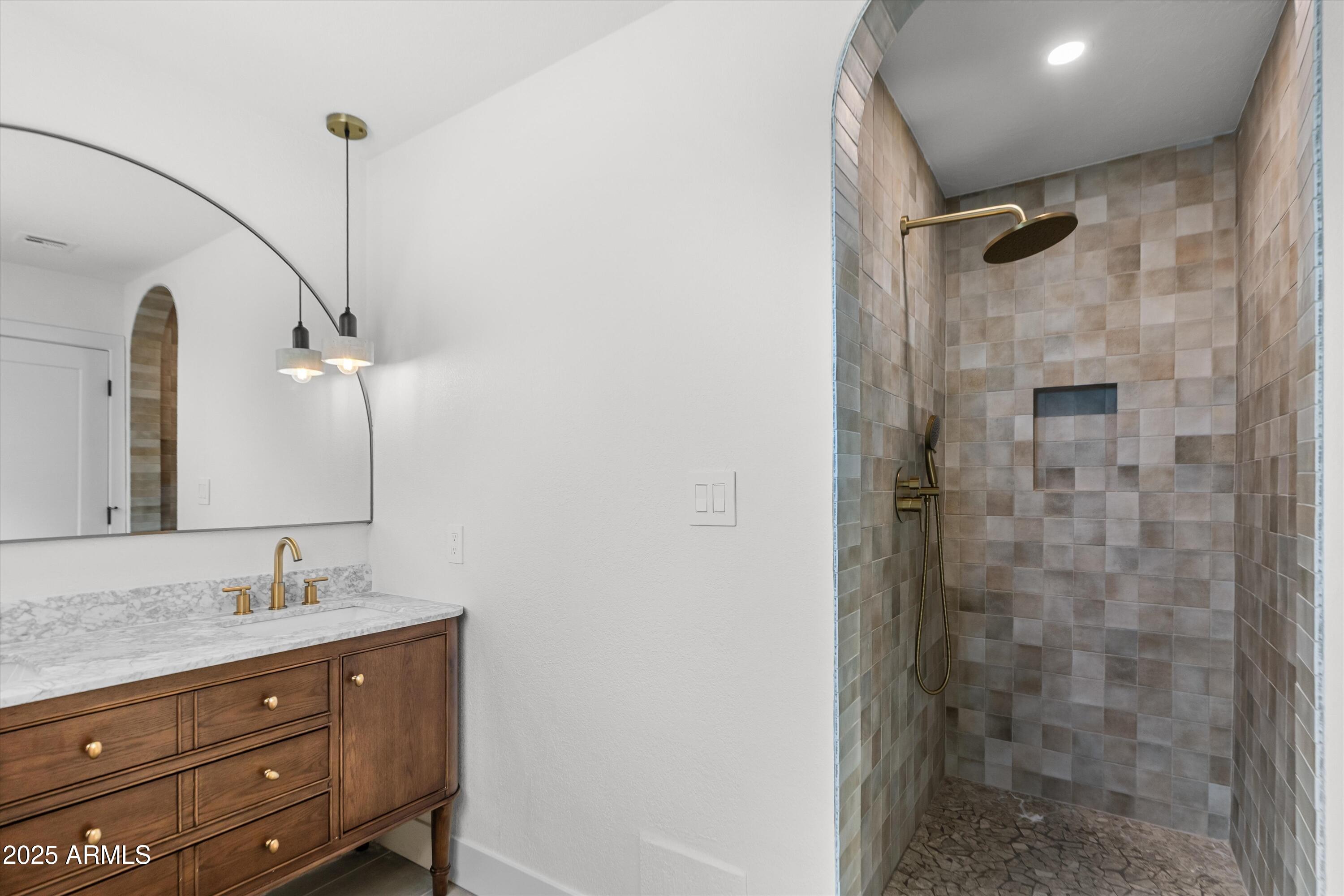 543 W 17TH Street