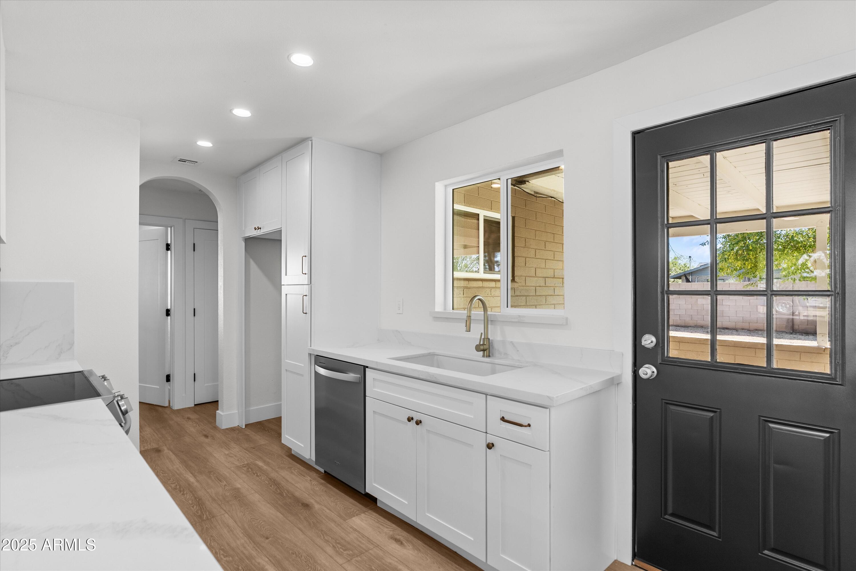 543 W 17TH Street