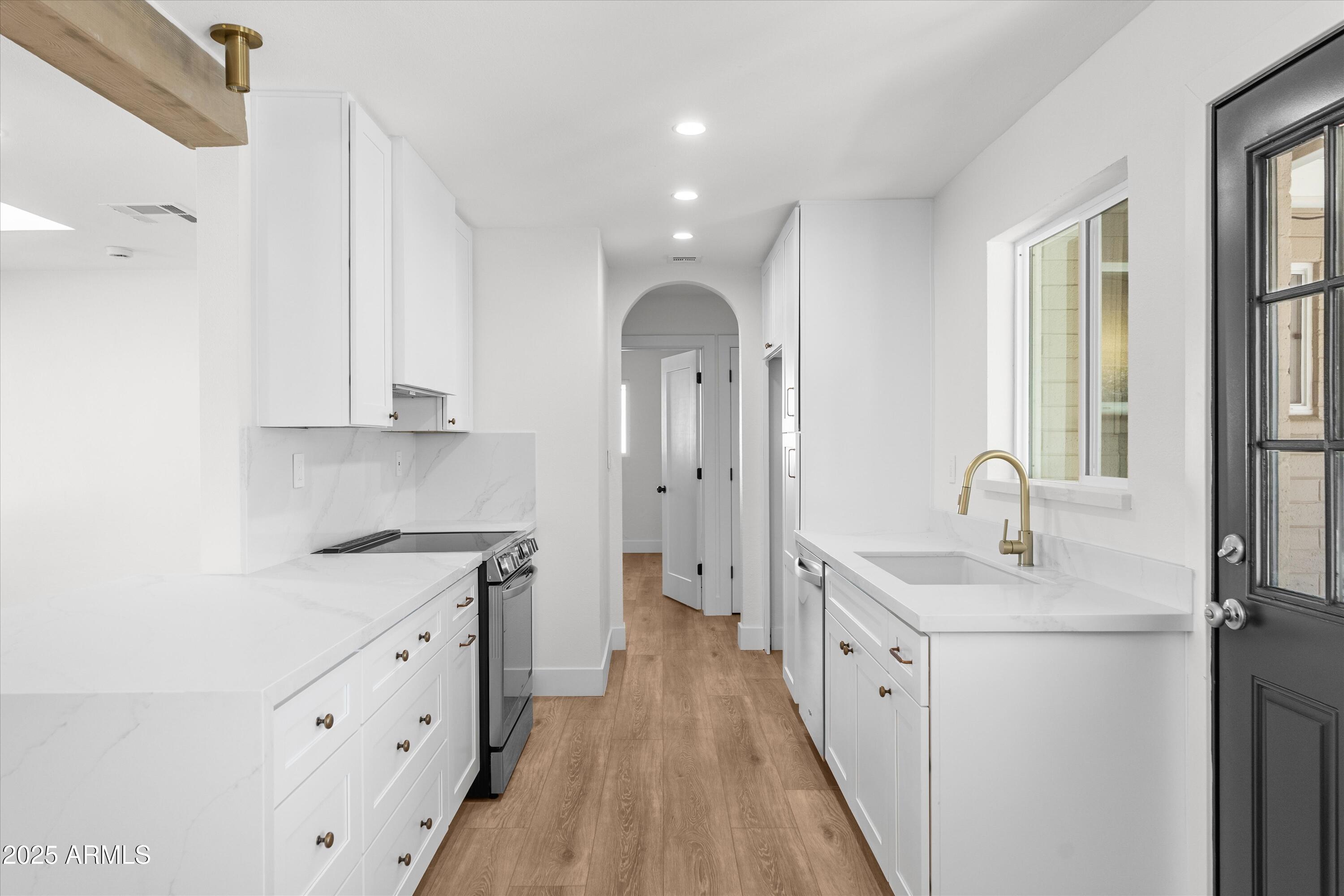 543 W 17TH Street