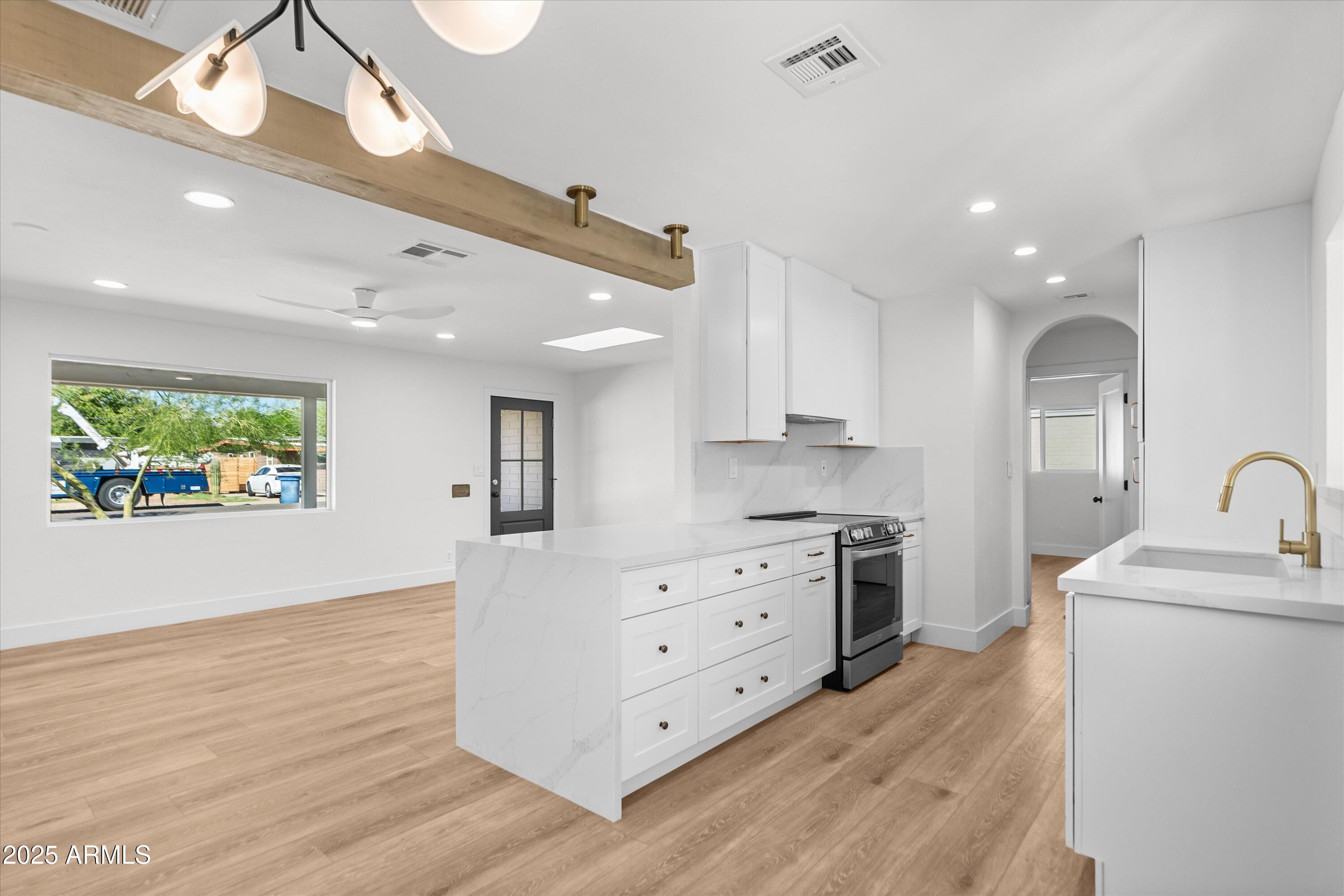 543 W 17TH Street