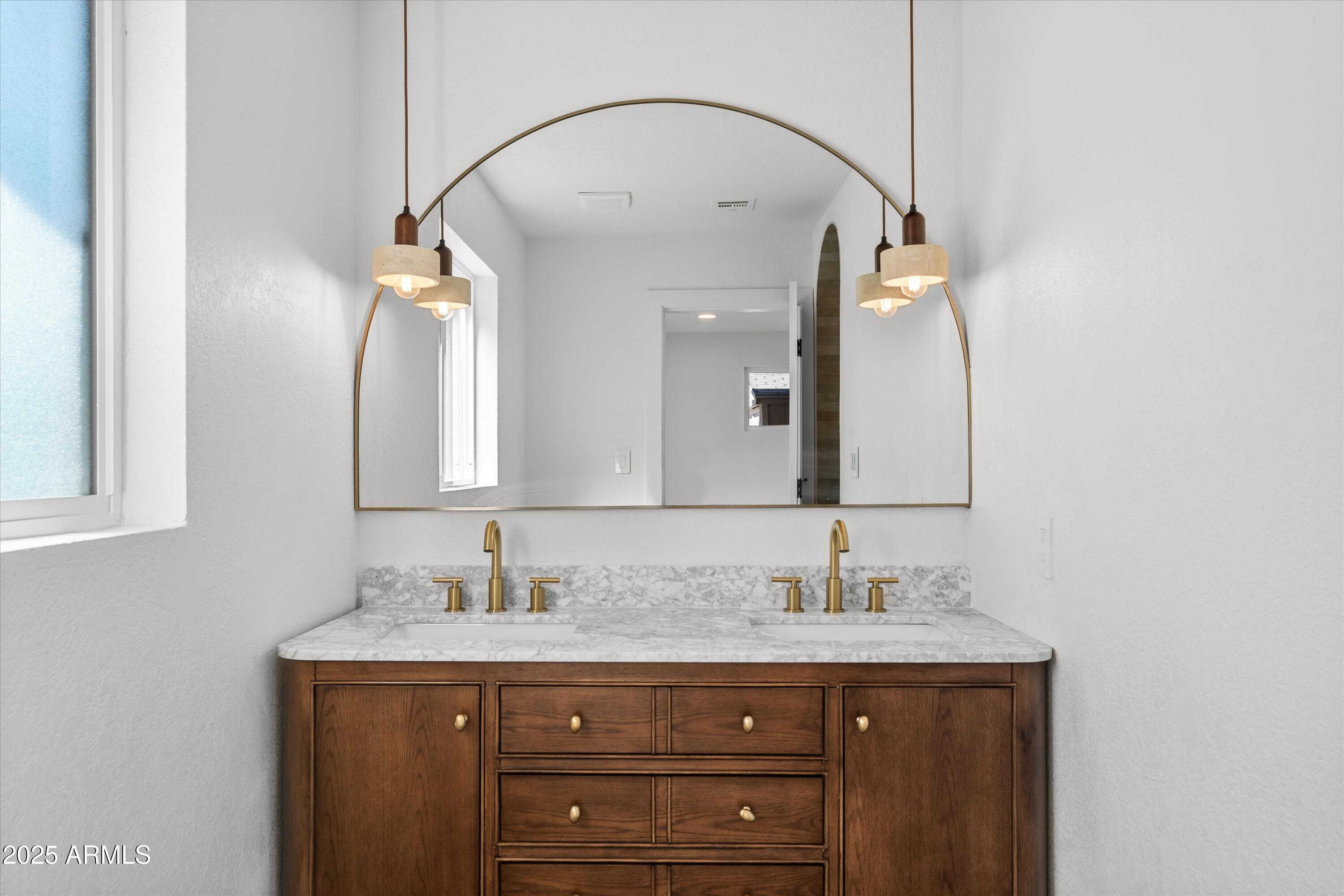 543 W 17TH Street