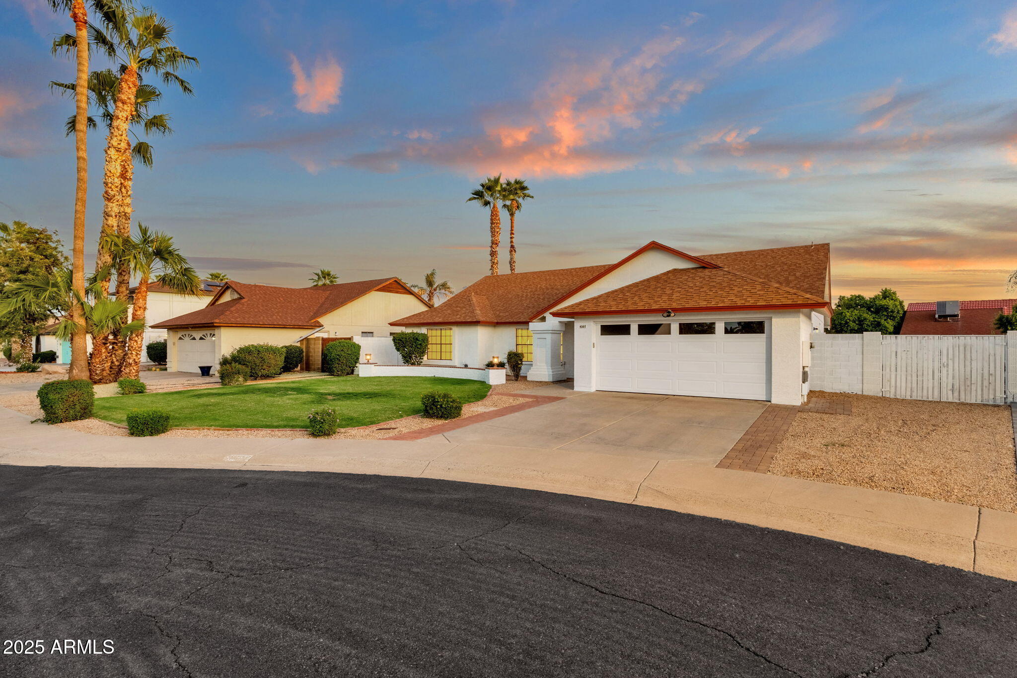 4307 E GREENWAY Lane