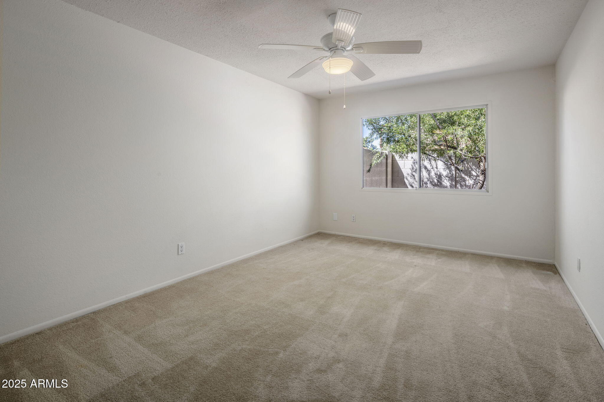 7752 N VIA DEL MUNDO