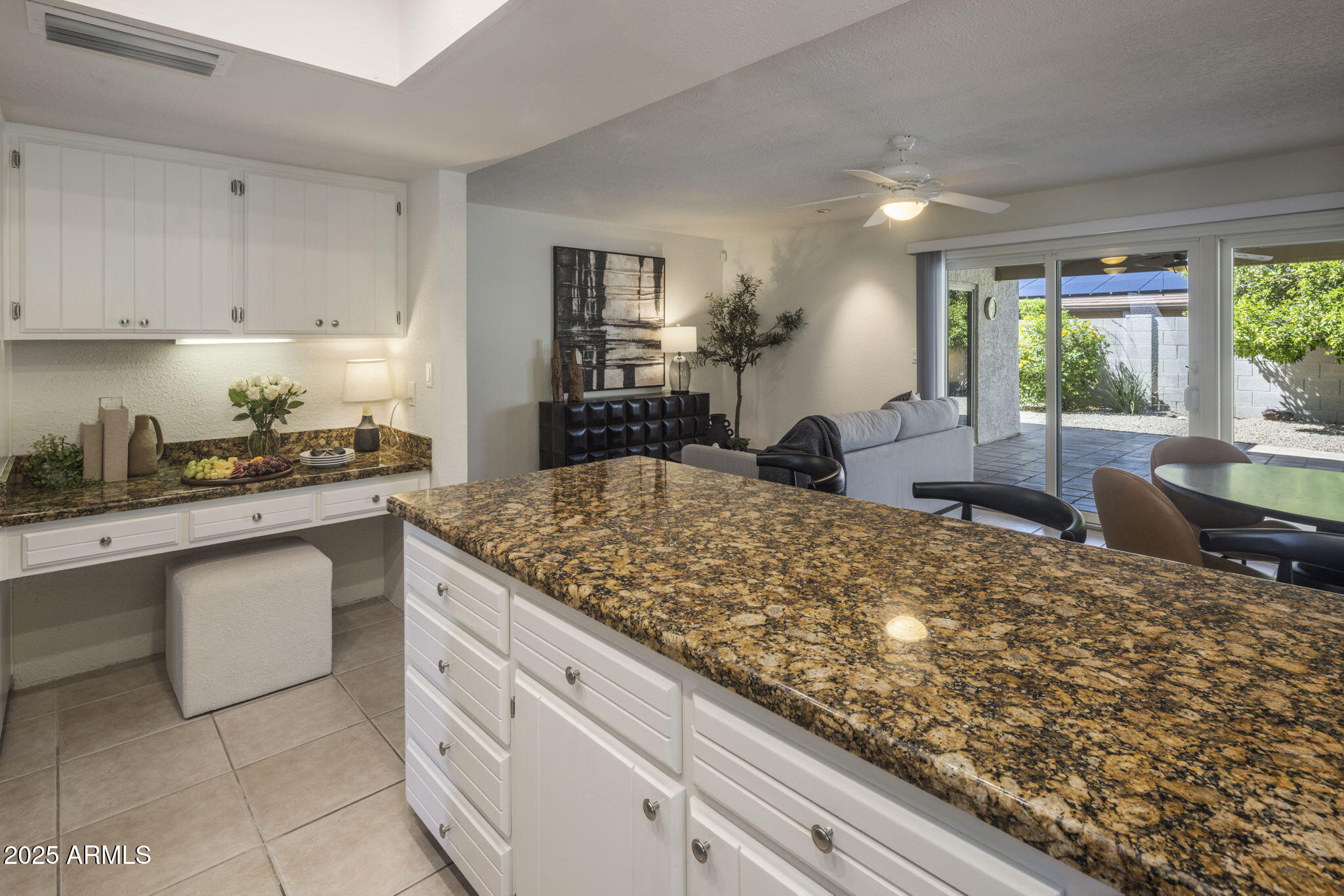 7752 N VIA DEL MUNDO