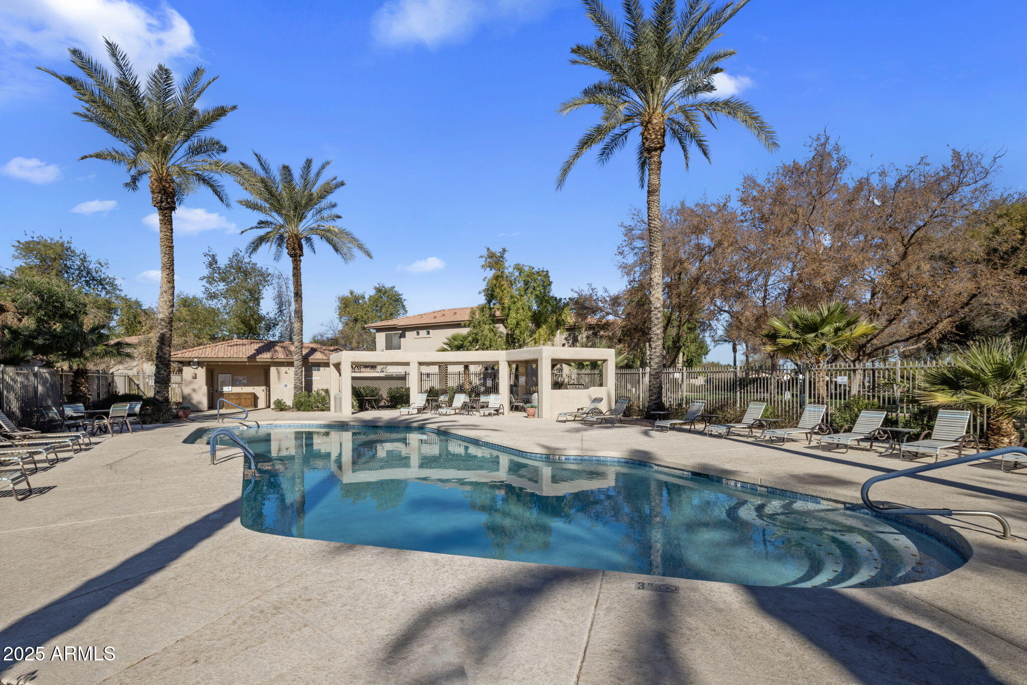 1351 N PLEASANT Drive, 1118