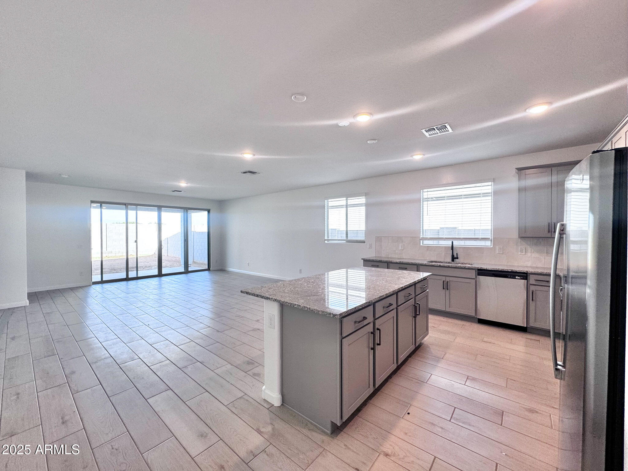 15736 W CAMDEN Avenue