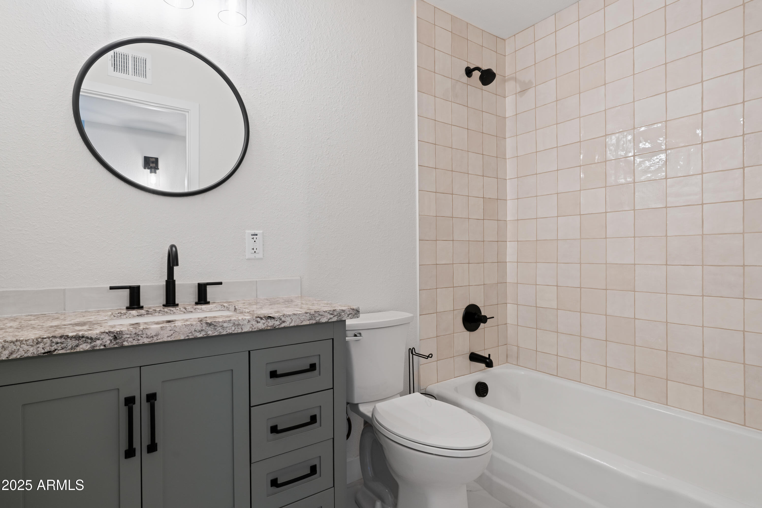 6731 E MORELAND Street