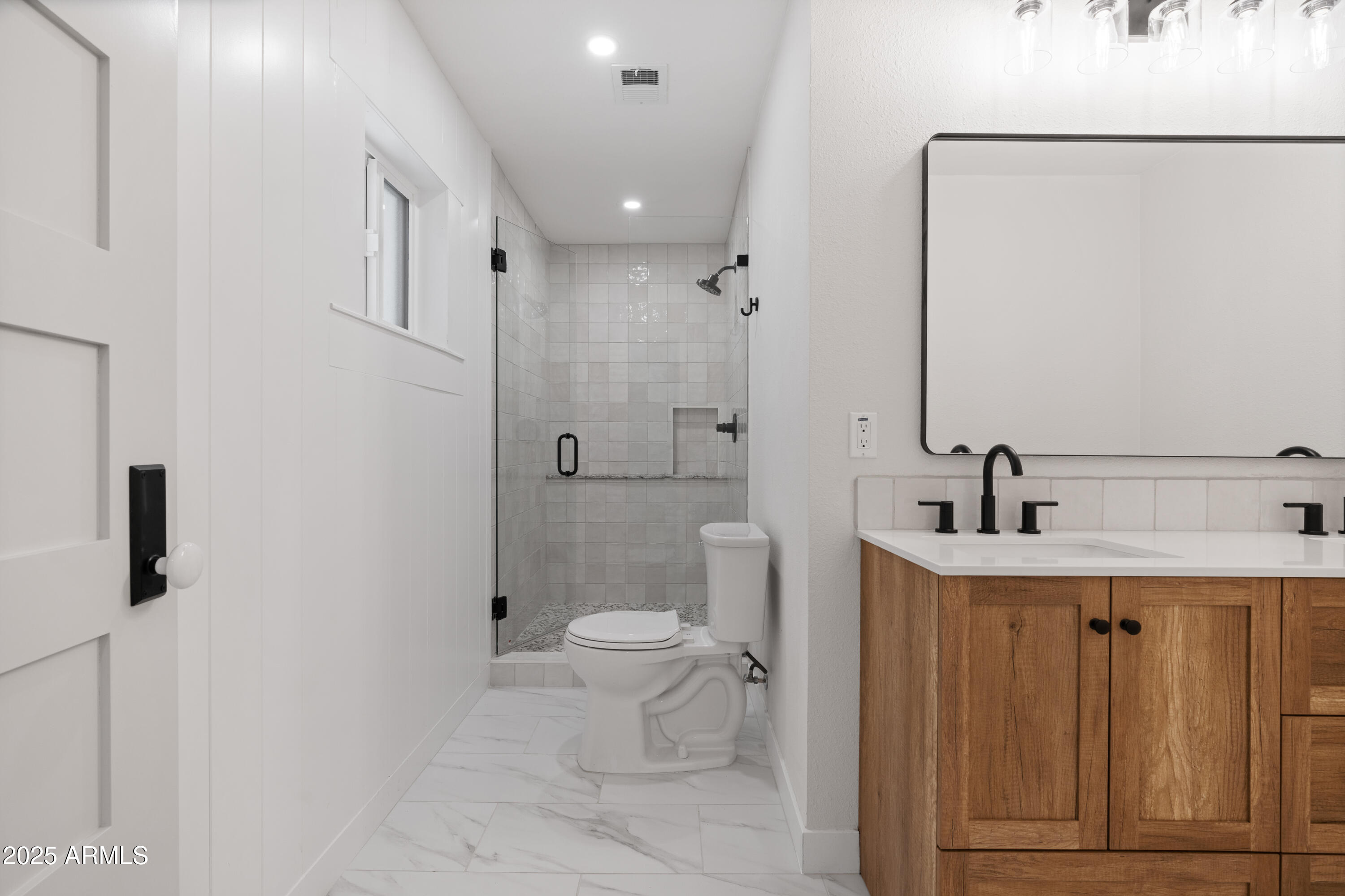 6731 E MORELAND Street