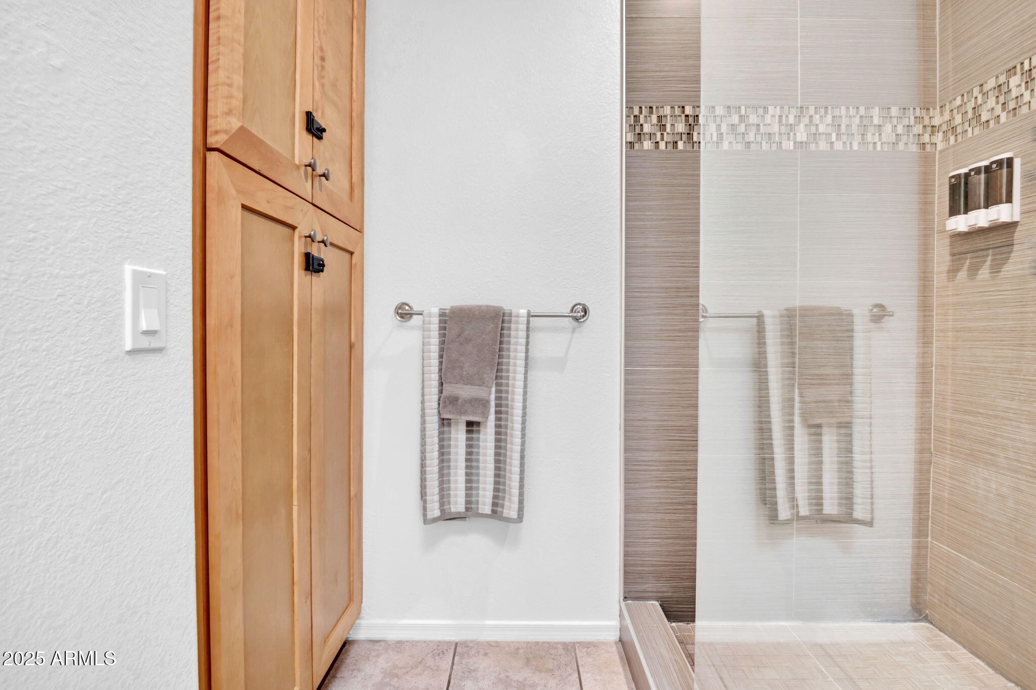 3252 E MALDONADO Drive