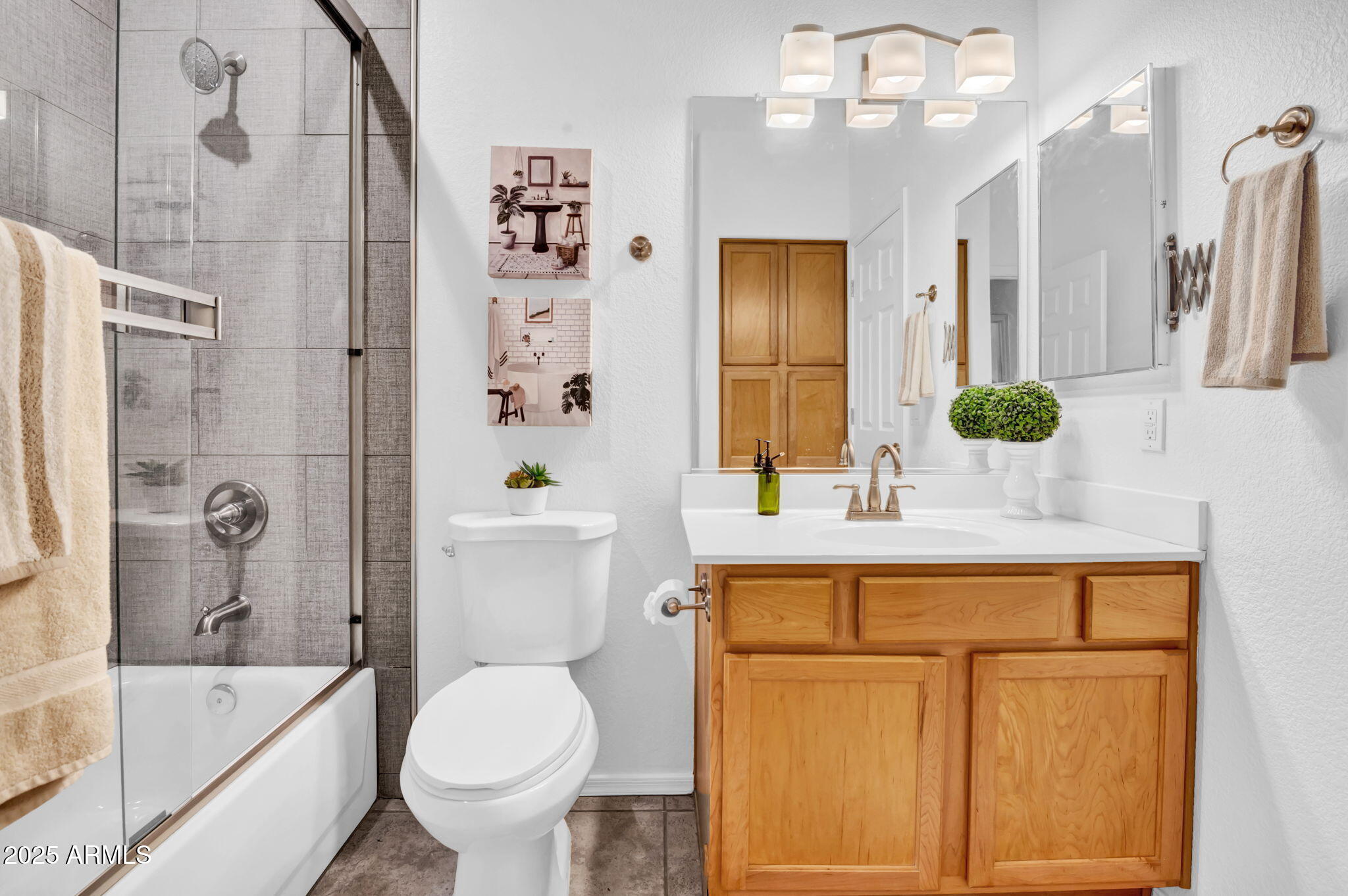 3252 E MALDONADO Drive