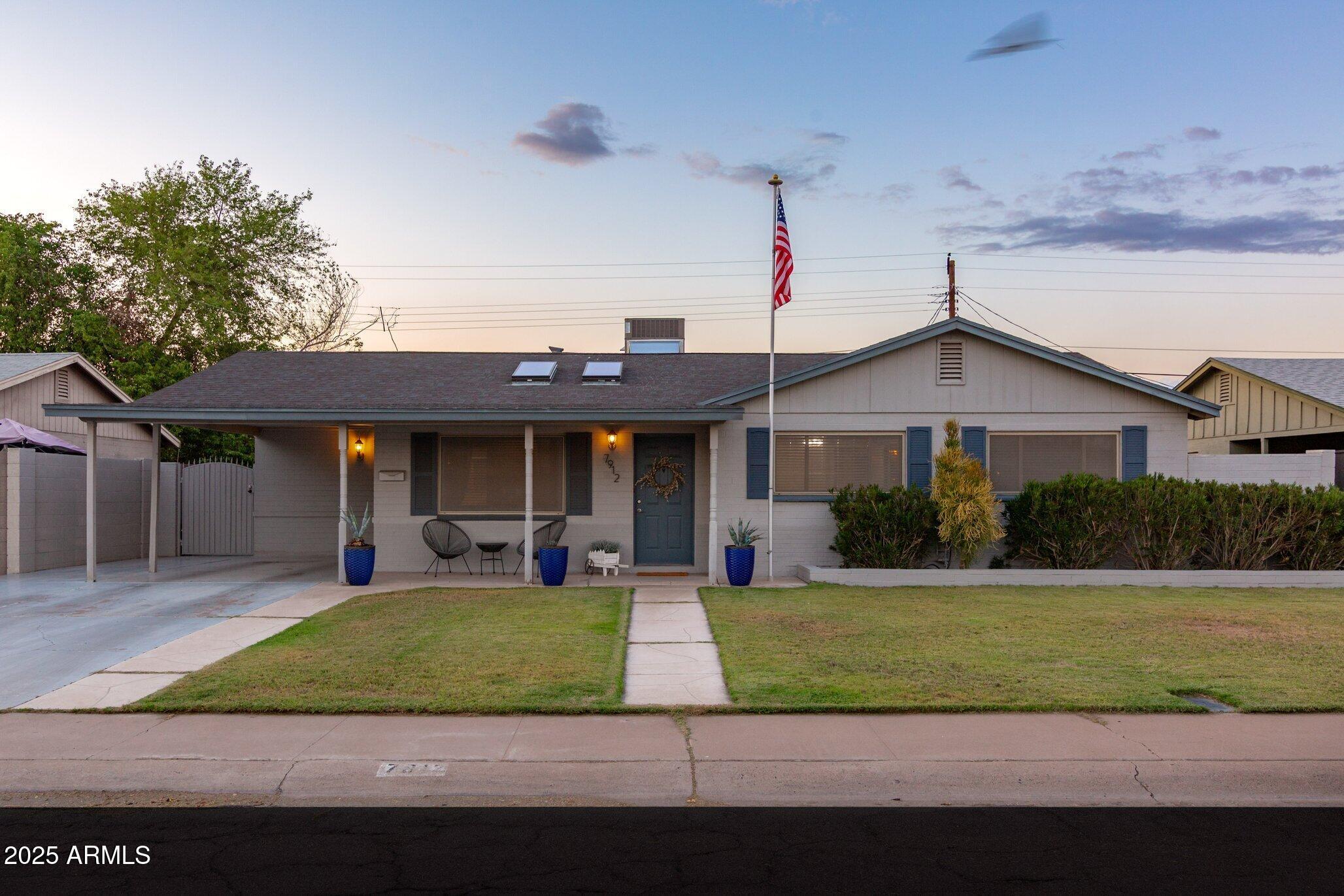 7912 E MORELAND Street