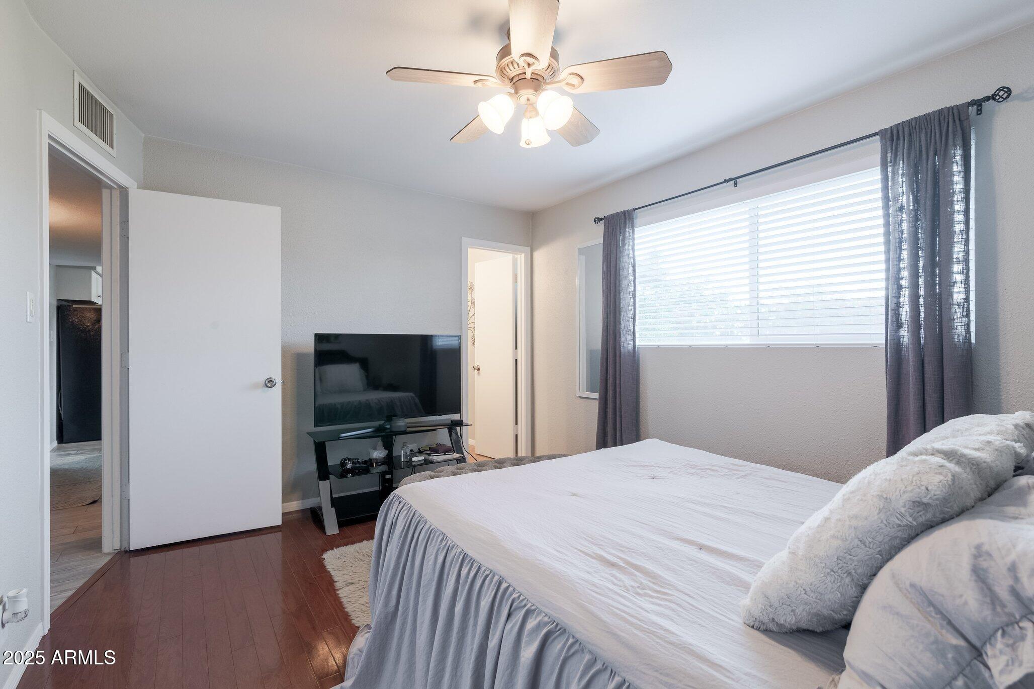 7912 E MORELAND Street