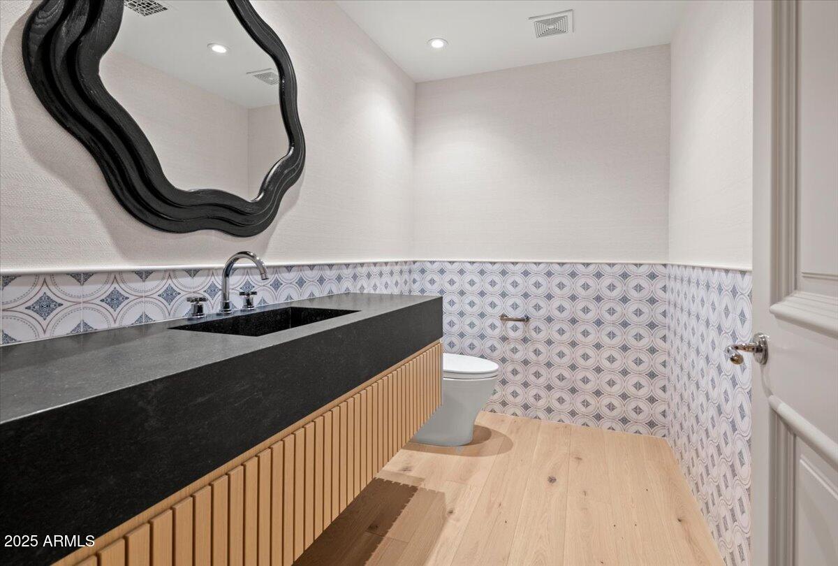 7181 E CAMELBACK Road, 301