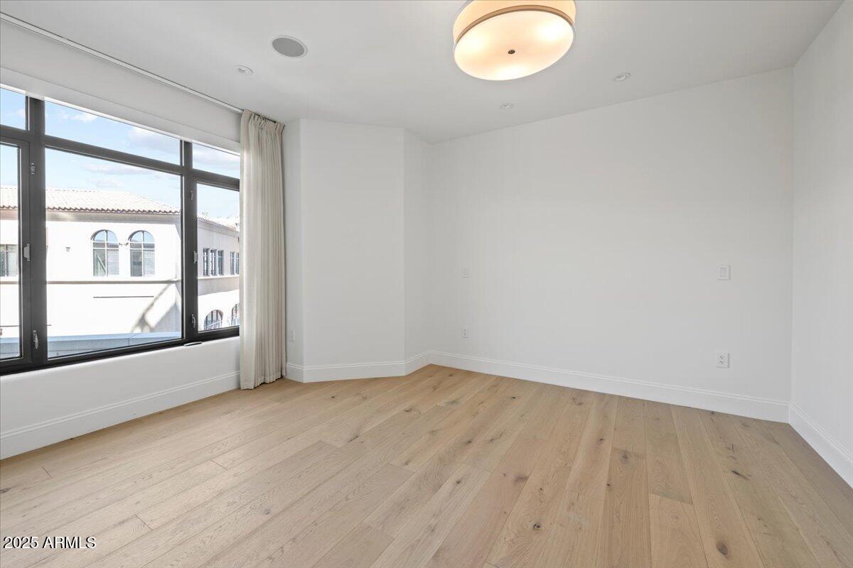 7181 E CAMELBACK Road, 301