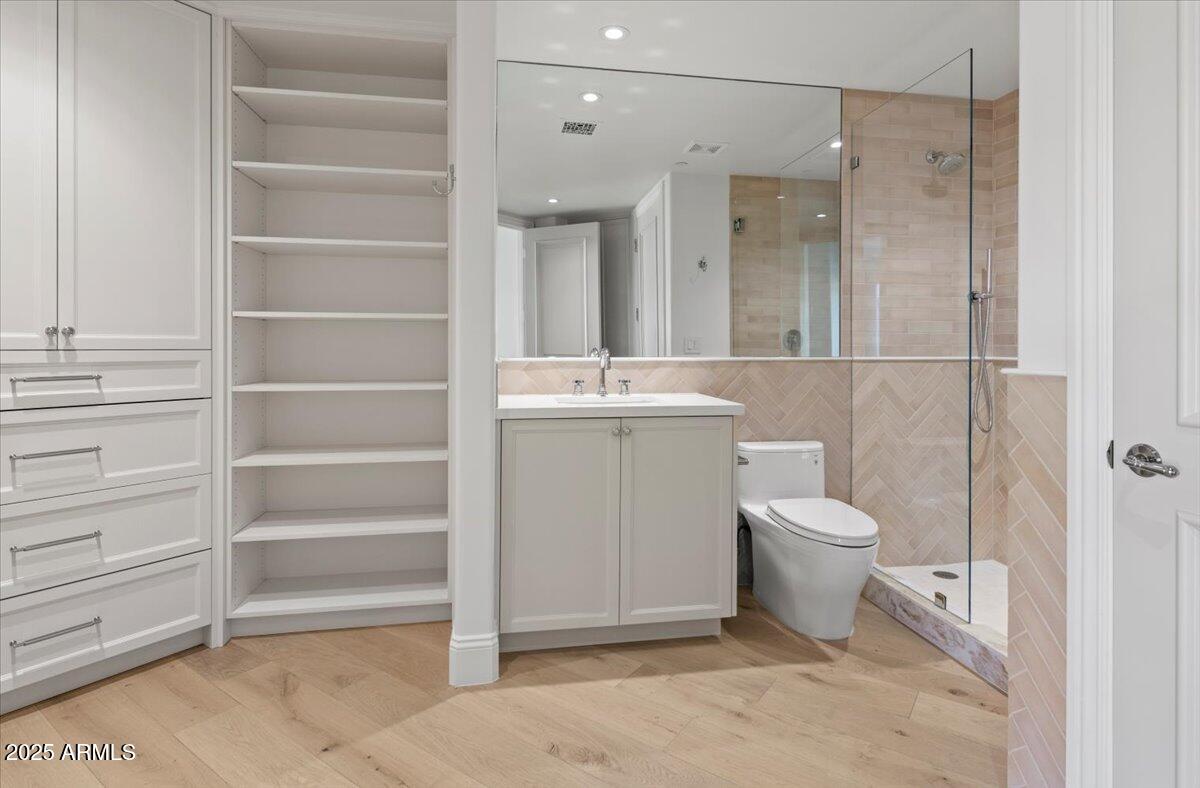 7181 E CAMELBACK Road, 301